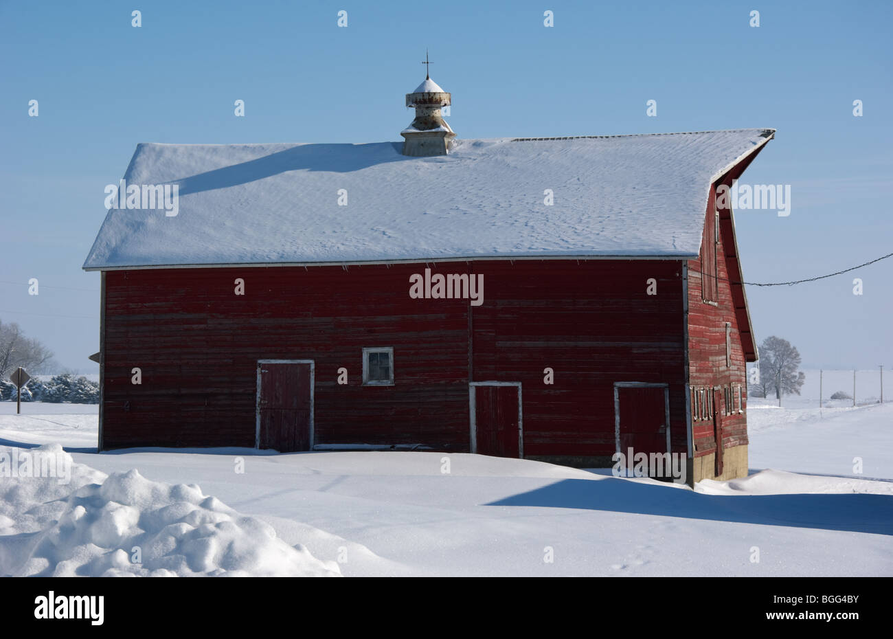 Old red barn in the winter's snow Stock Photo - Alamy