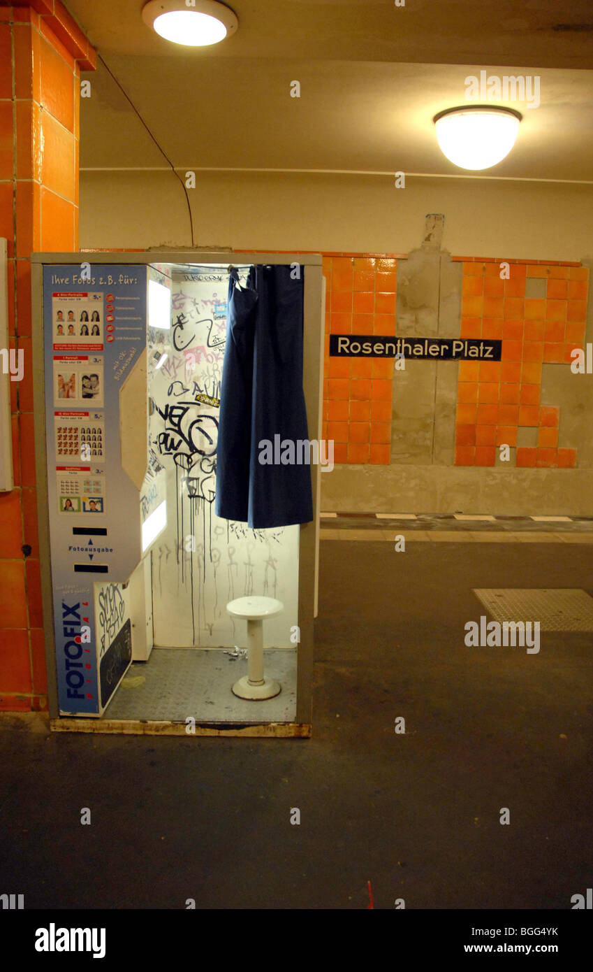 Berlin photo booth hi-res stock photography and images - Alamy
