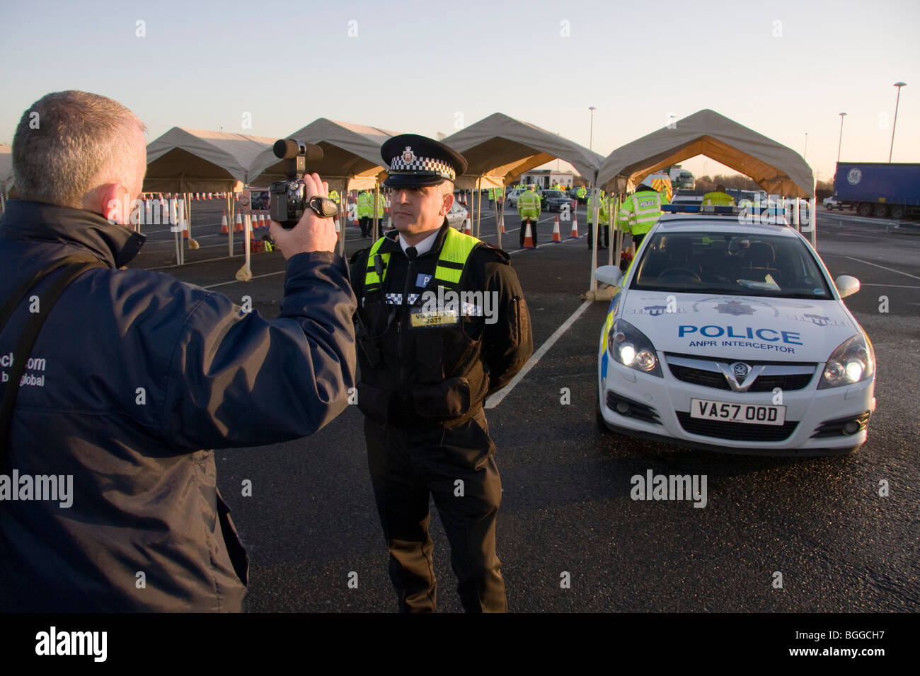 Essex police inspector being interviewed by yourthurrock.com Stock Photo