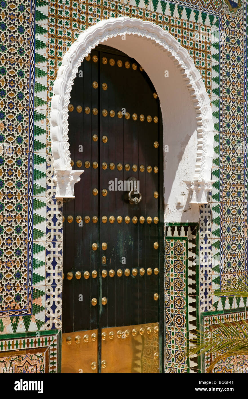 Puerta entrada casa en Alcalá de Guadaira Sevilla Andalucía España Entrance house Alcalá de Guadaira Seville andalusia spain Stock Photo