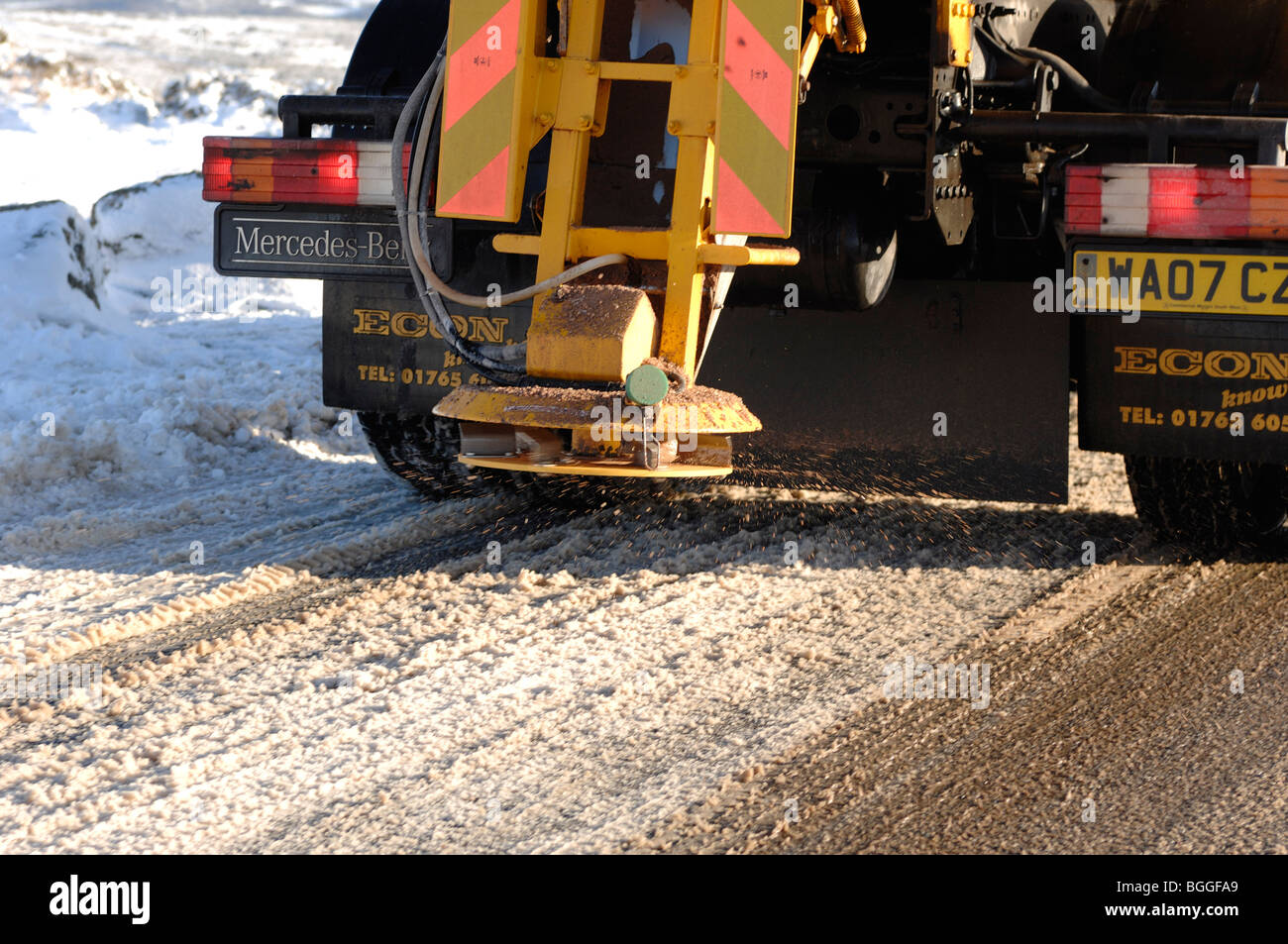 Gritting lorry spreading grit on Dartmoor Devon at Haytor Stock Photo