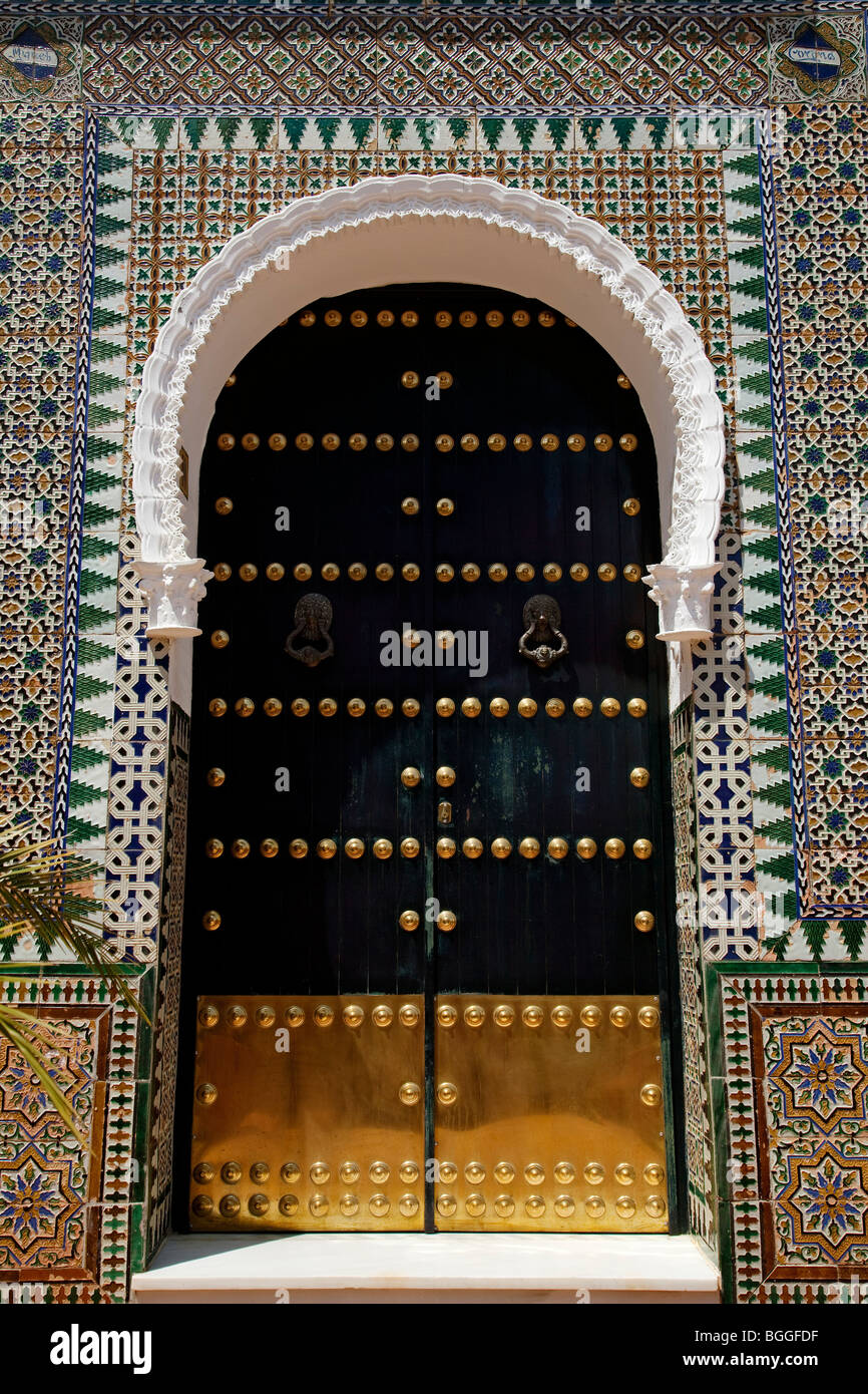 Puerta entrada casa en Alcalá de Guadaira Sevilla Andalucía España Entrance house Alcalá de Guadaira Seville andalusia spain Stock Photo