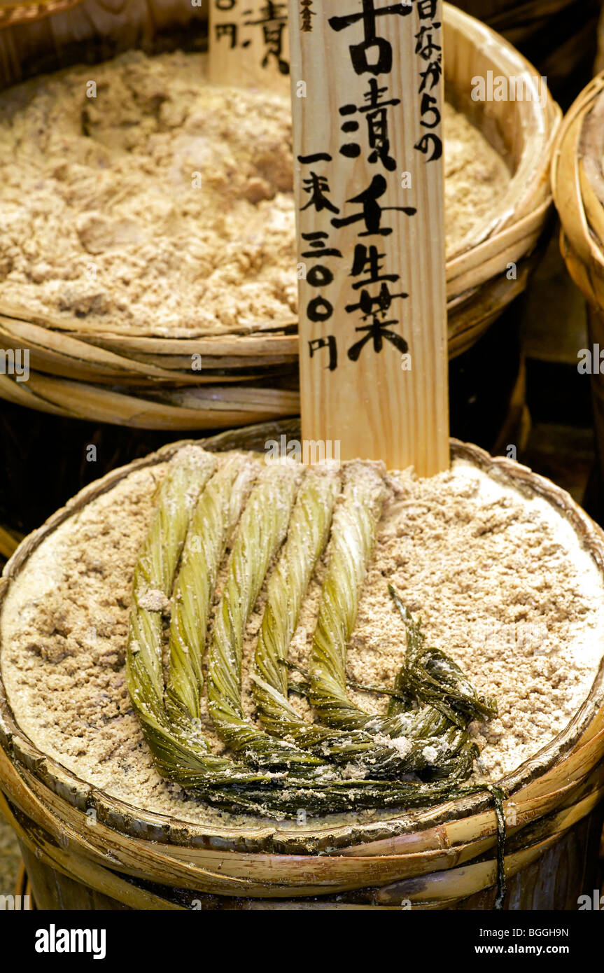 Nishiki Food Market, Kyoto, Japan. Pickled vegetables Stock Photo Alamy