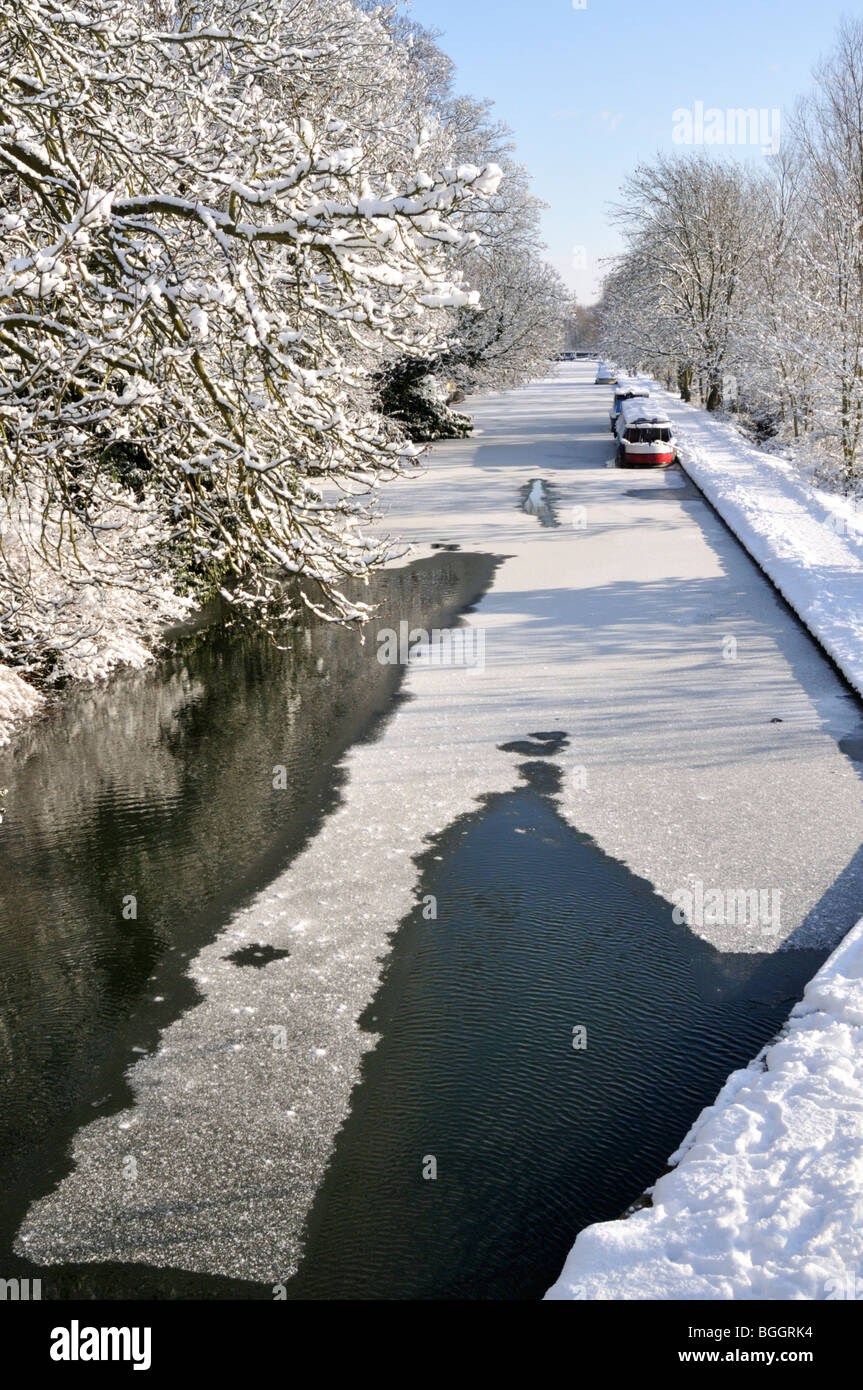 Canal winter snow england hires stock photography and images Alamy