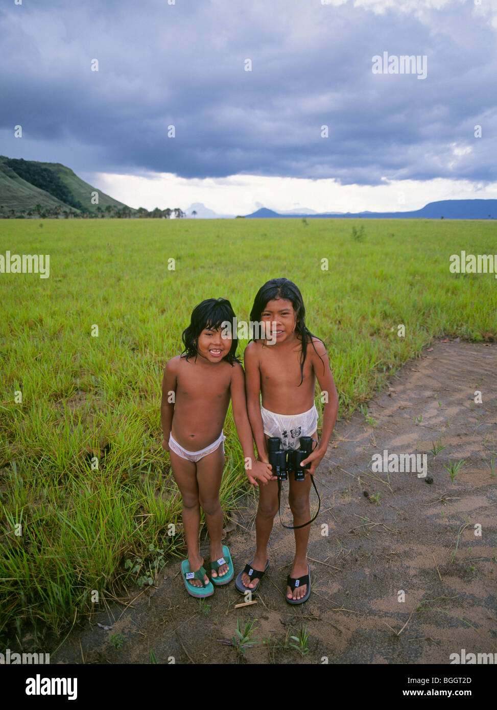 Two young sisters, members of the Pemon Indian tribe, near their village in the Tipiui rain forest of the Gran Sabana, Venezuela Stock Photo