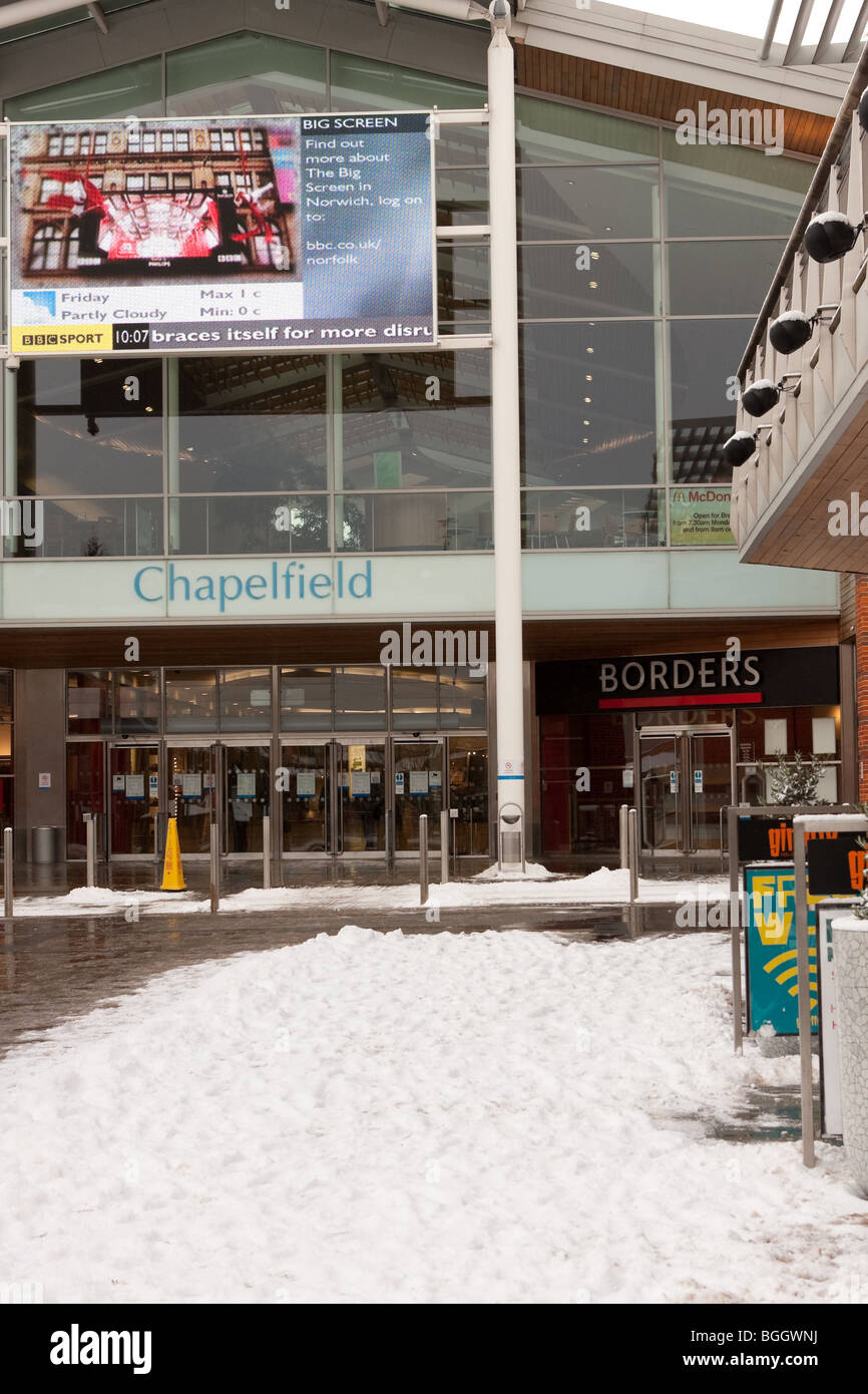 Chapelfield Shopping centre - Around Norwich in the UK Snowfall of early January 2010. Stock Photo