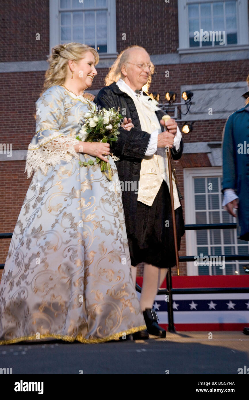 Ben Franklin and Betsy Ross actors married in real life on July 3, 2008 in front of Independence Hall, Philadelphia, PAi Stock Photo
