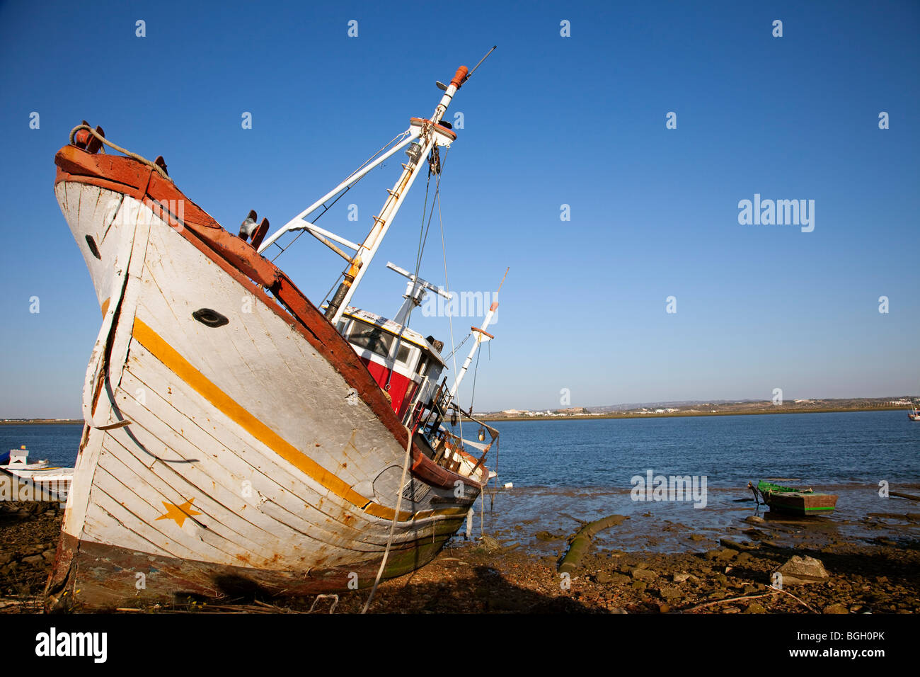 Barco de pesca  Rio Guadina en Ayamonte Huelva Andalucía España Fishing boats and Rio Guadina Ayamonte Huelva Andalusia Spain Stock Photo