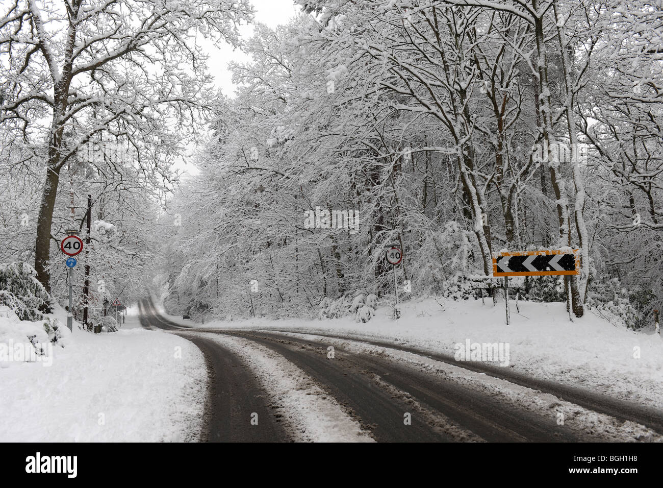 Crowthorne Road in the Snow 1 Stock Photo Alamy