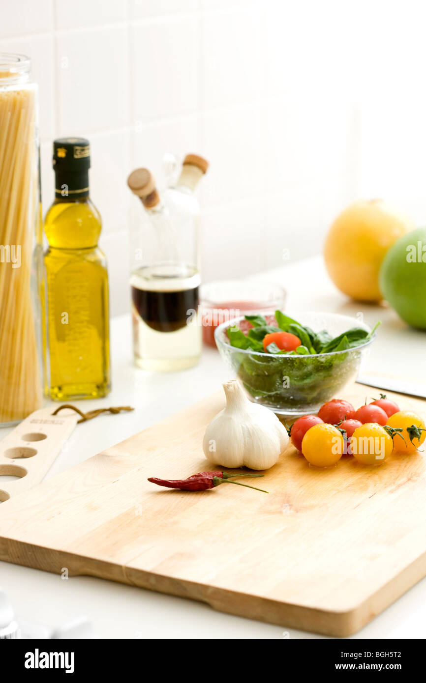 Chopping board with cherry tomatoes and garlic Stock Photo - Alamy