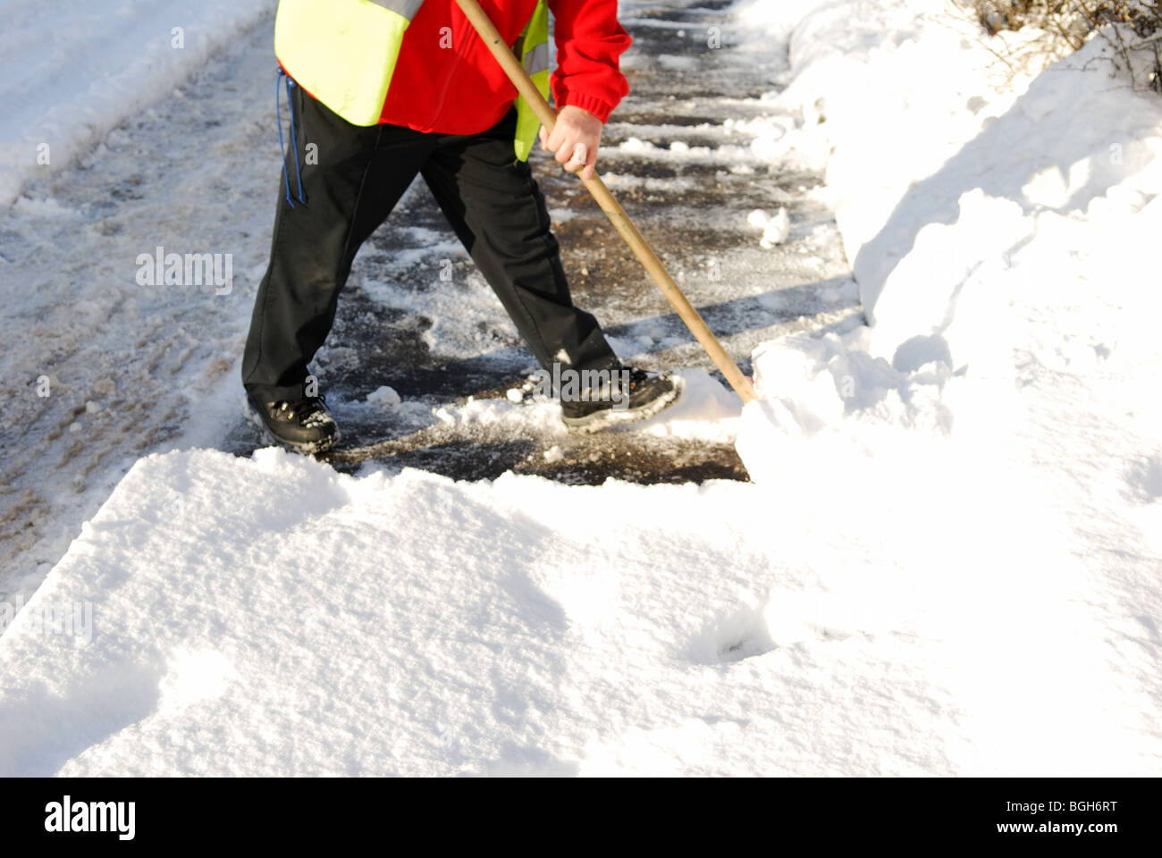 Man clearing snow hi-res stock photography and images - Alamy