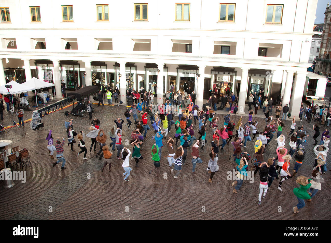 flashmob 'flash mob' flashmobbing 'flash mobbing' group dancing Stock Photo