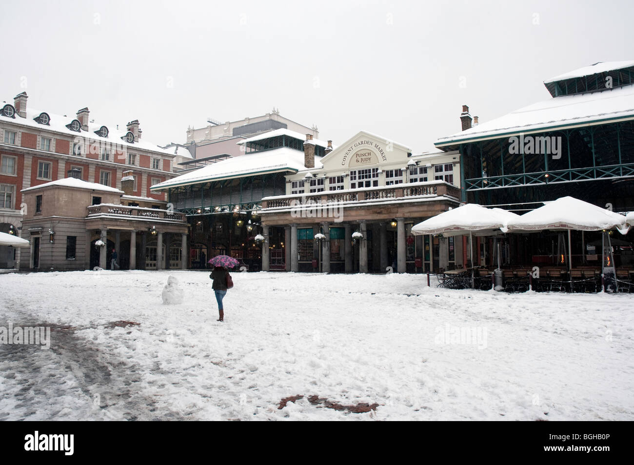 Covent Garden in Central London in the snow Stock Photo Alamy