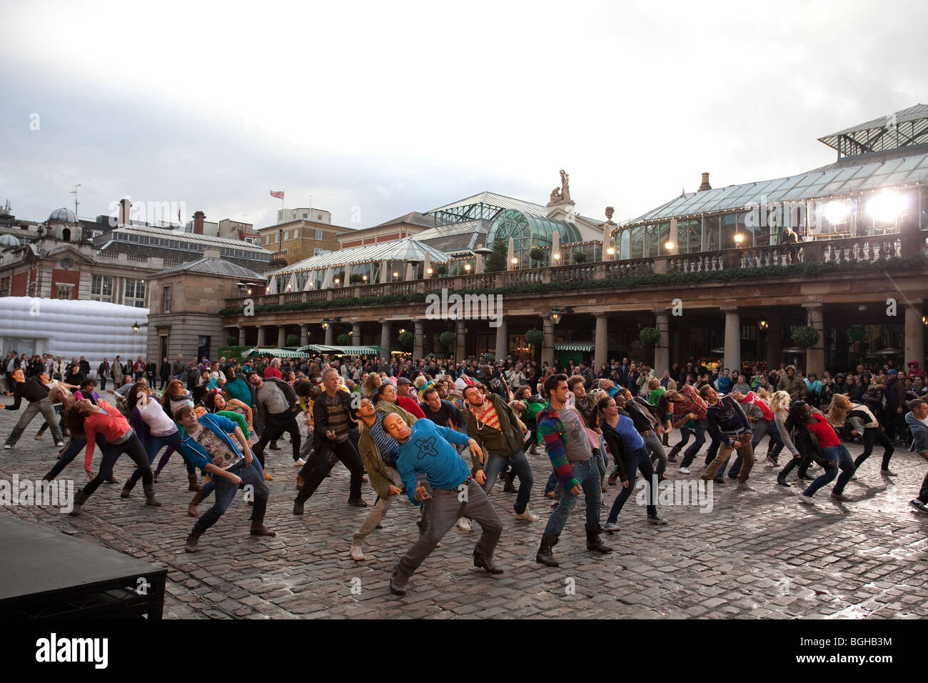 flashmob 'flash mob' flashmobbing 'flash mobbing' group dancing Stock Photo