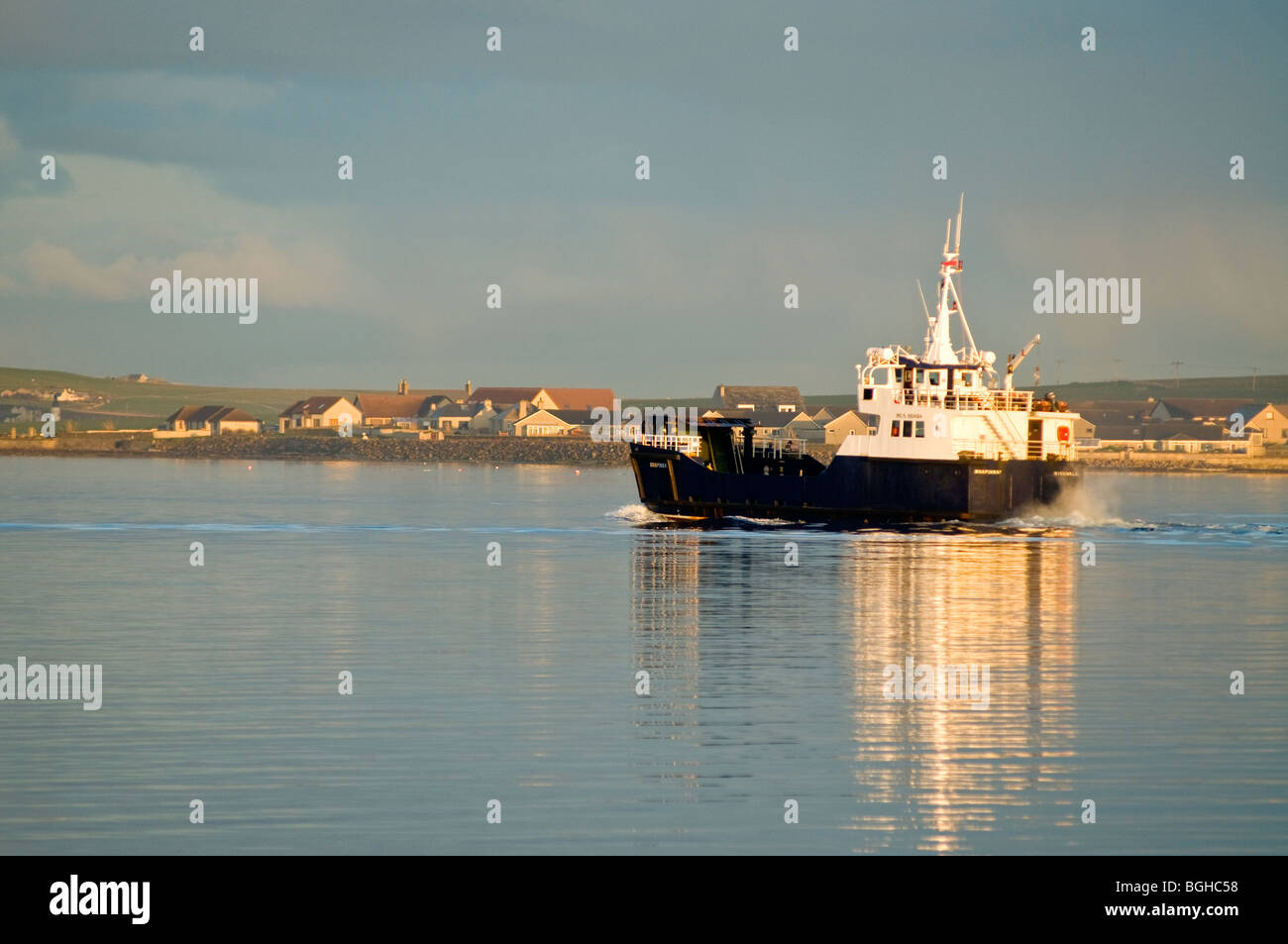 An inter island ferry boat leaves Kirkwall harbour in the Orkney Mainland.  SCO 5809 Stock Photo