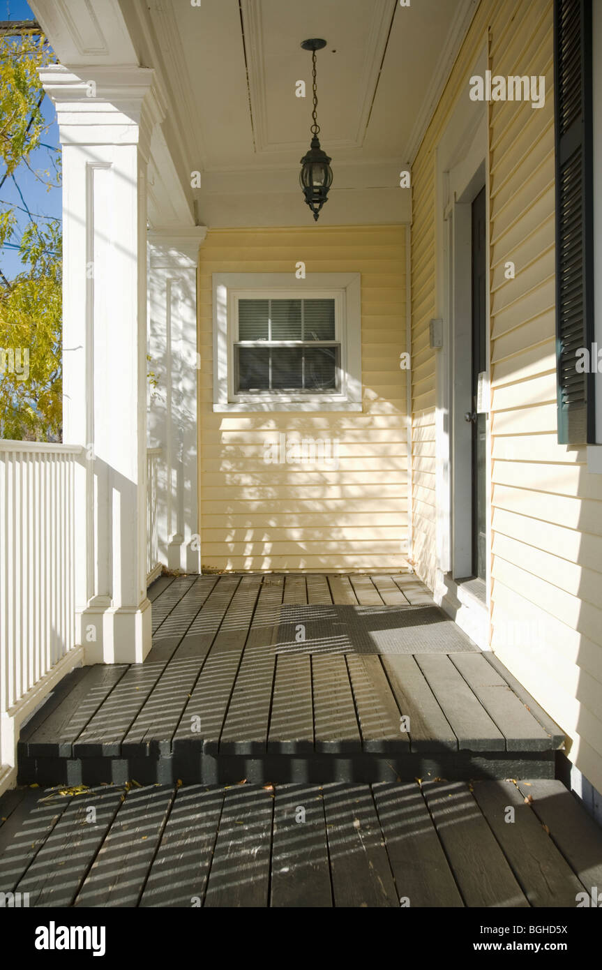 Front porch america hi-res stock photography and images - Alamy