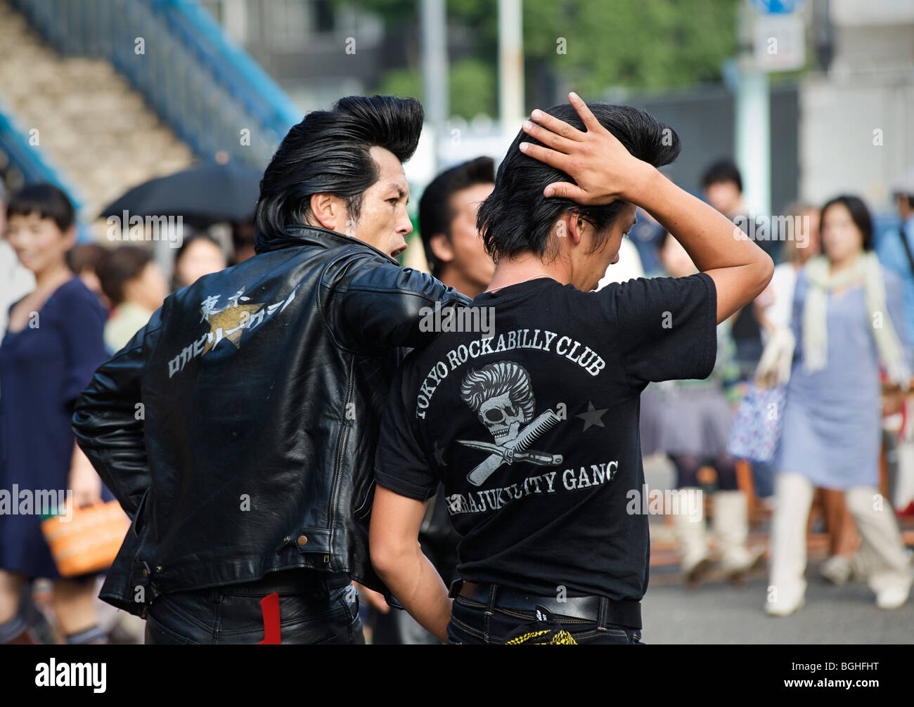 Rockabilly gang socialising on a Saturday afternoon in Yoyogi Park ...