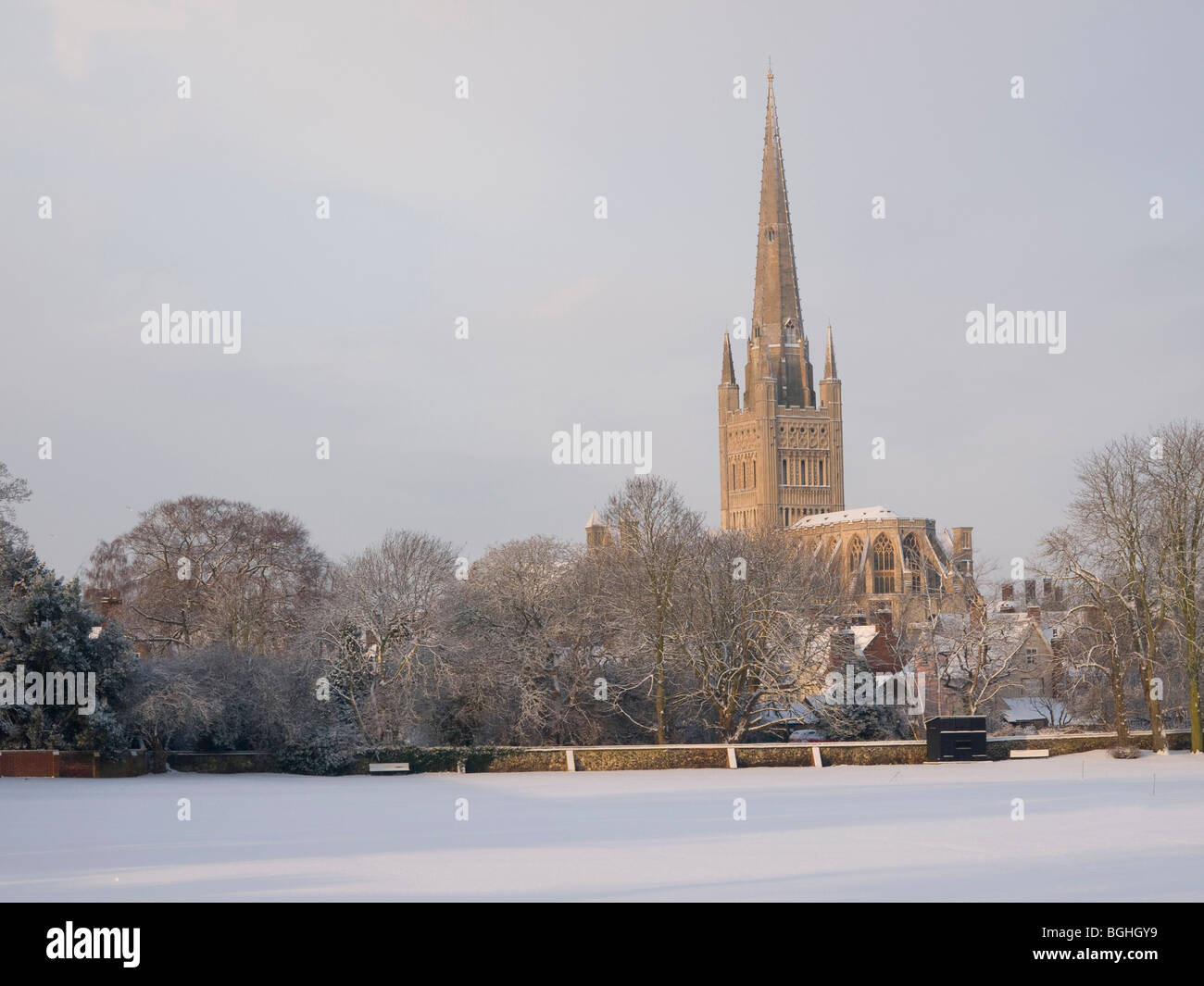 WINTRY SCENE OF  NORWICH CATHEDRAL NORFOLK EAST ANGLIA ENGLAND UK Stock Photo