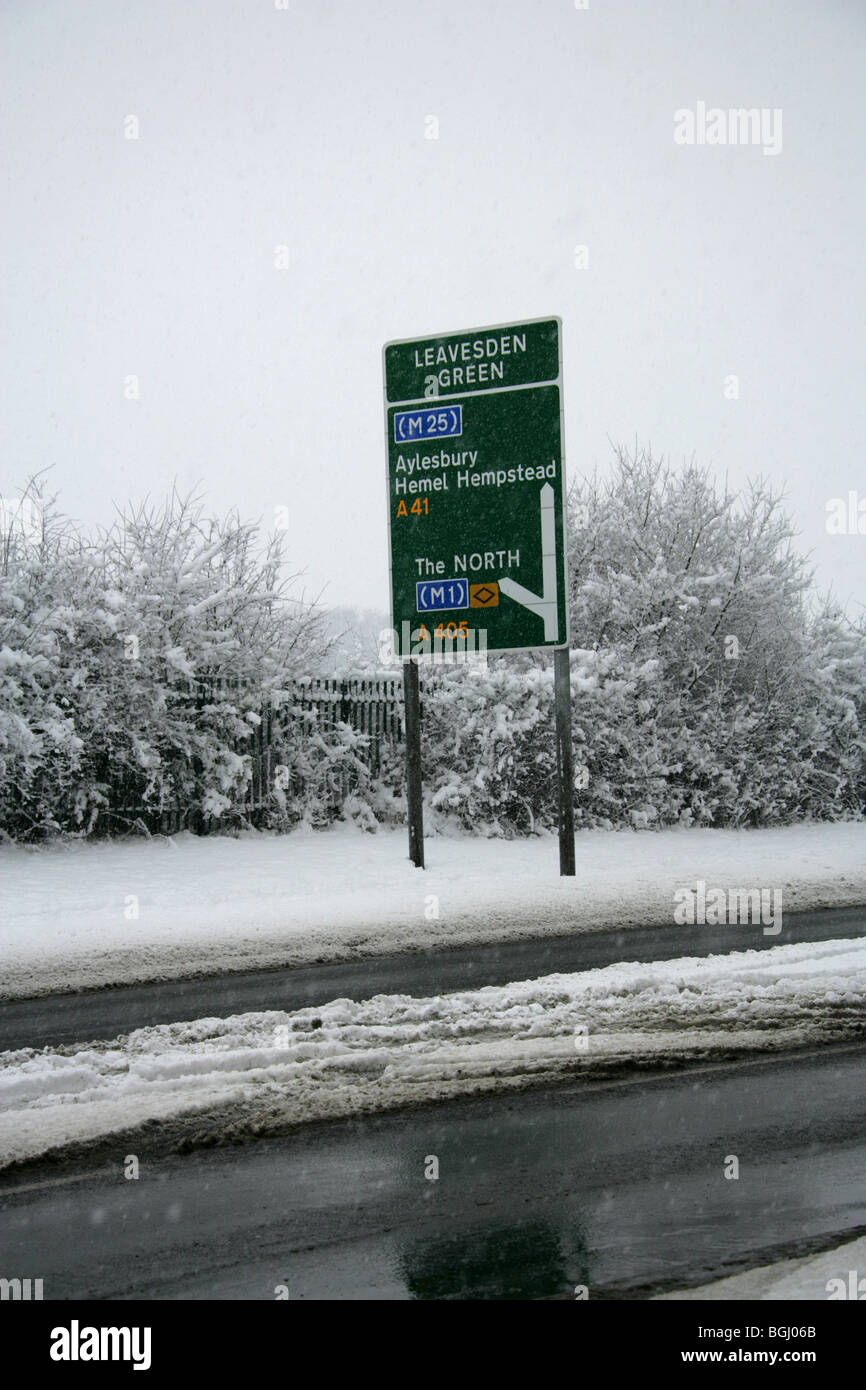 A Winter Snow Scene, the A41 Road Near Leavesden, Watford, Hertfordshire, UK Stock Photo Alamy