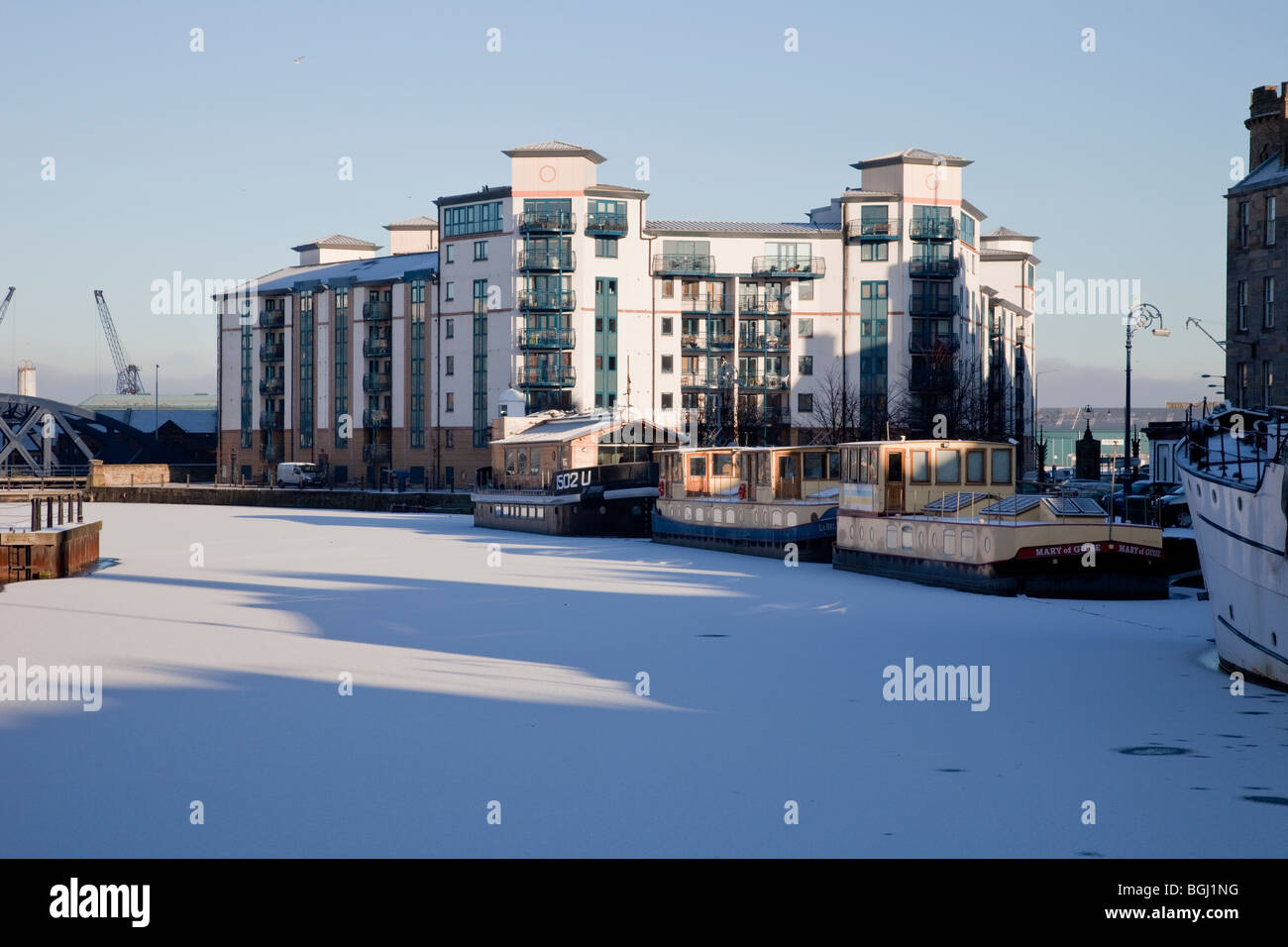 Houseboats at The Shore, Leith, while frozen over Stock Photo