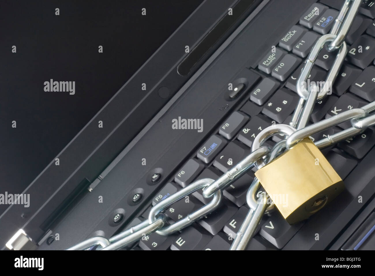 Chain and lock across a keyboard depicting computer security Stock ...