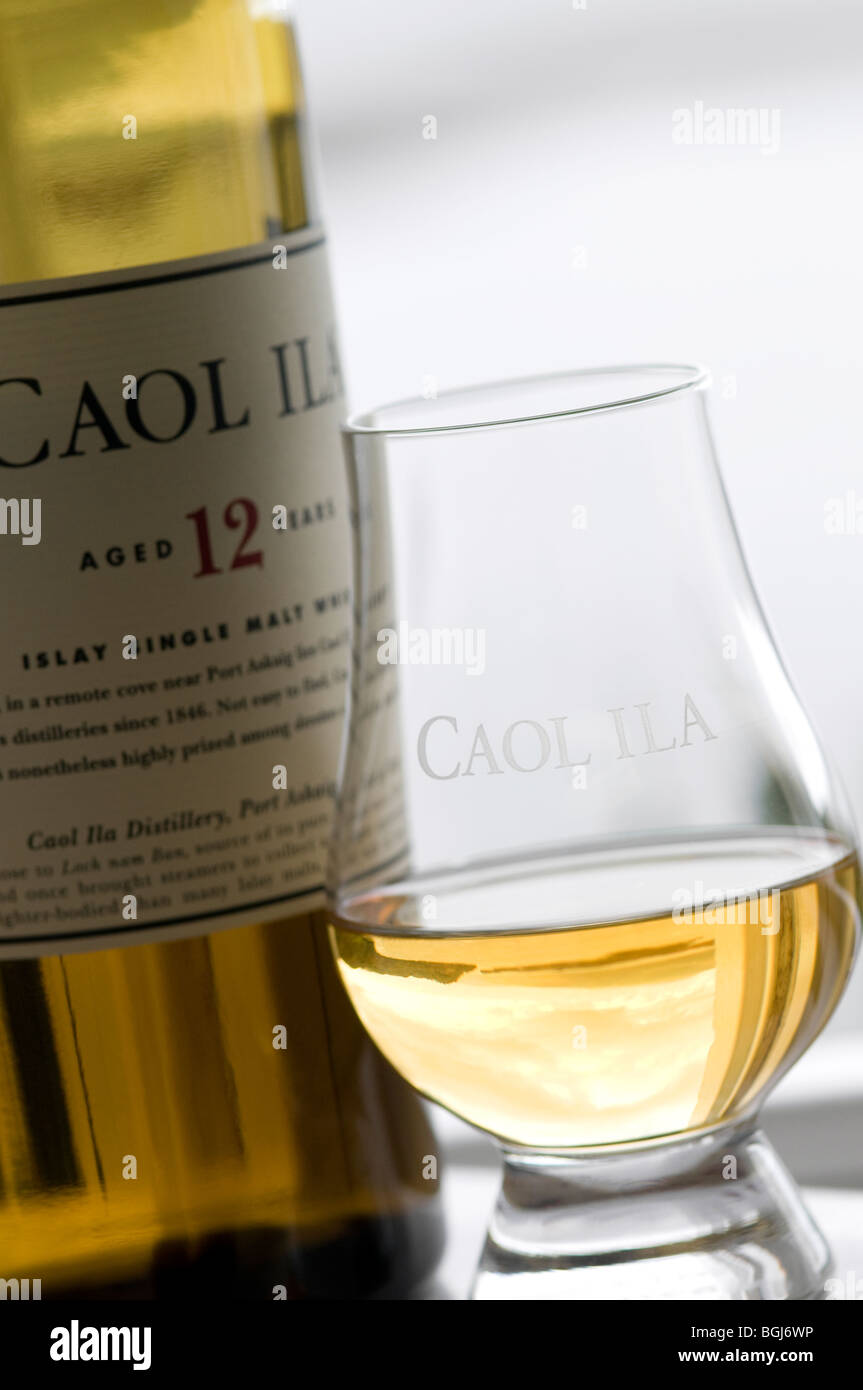 caol ila single malt whisky bottle and glass Stock Photo