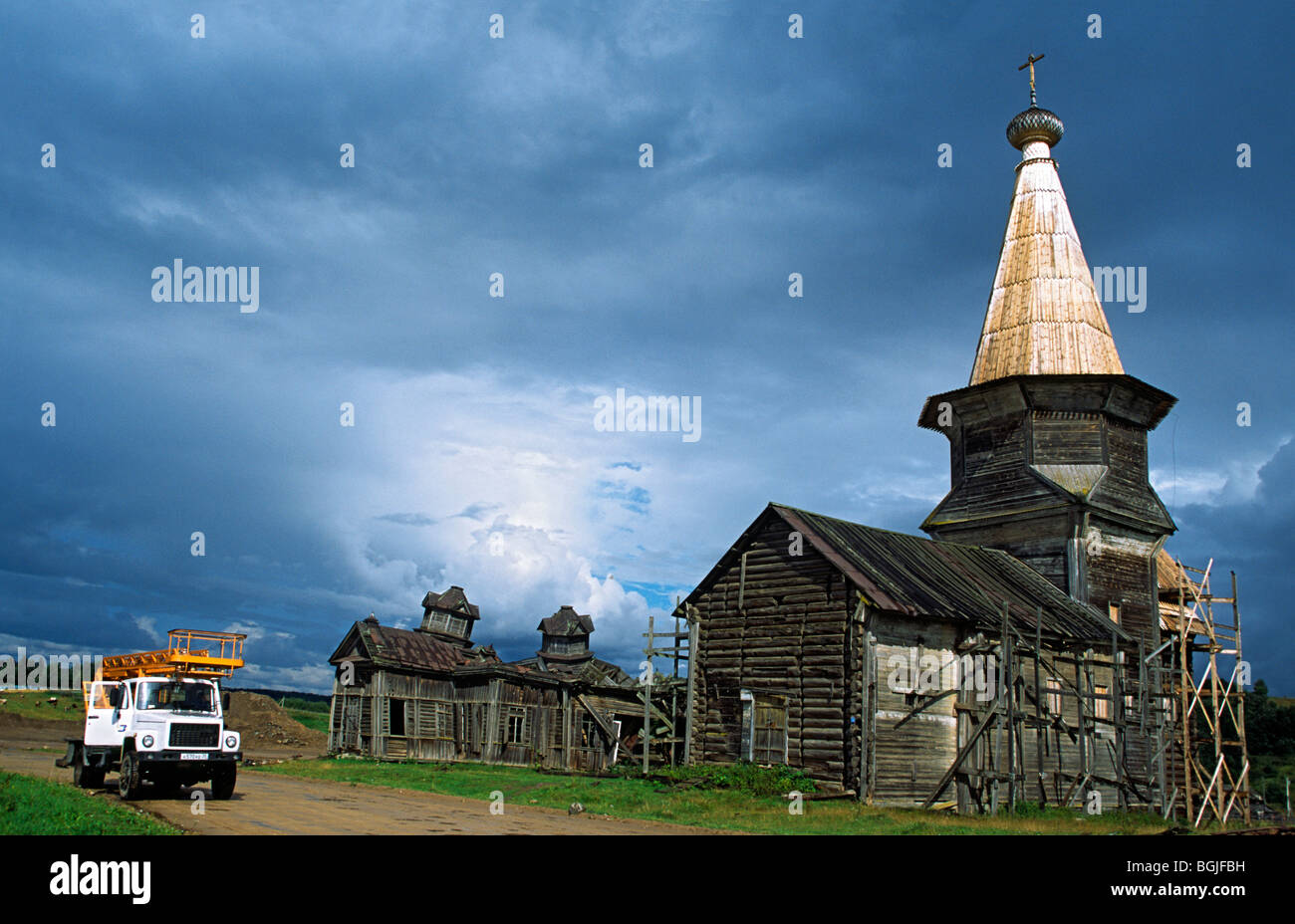 Wooden church of St. Elijah (1692–1702), Samninskiy pogost, Vologda region, Russia Stock Photo