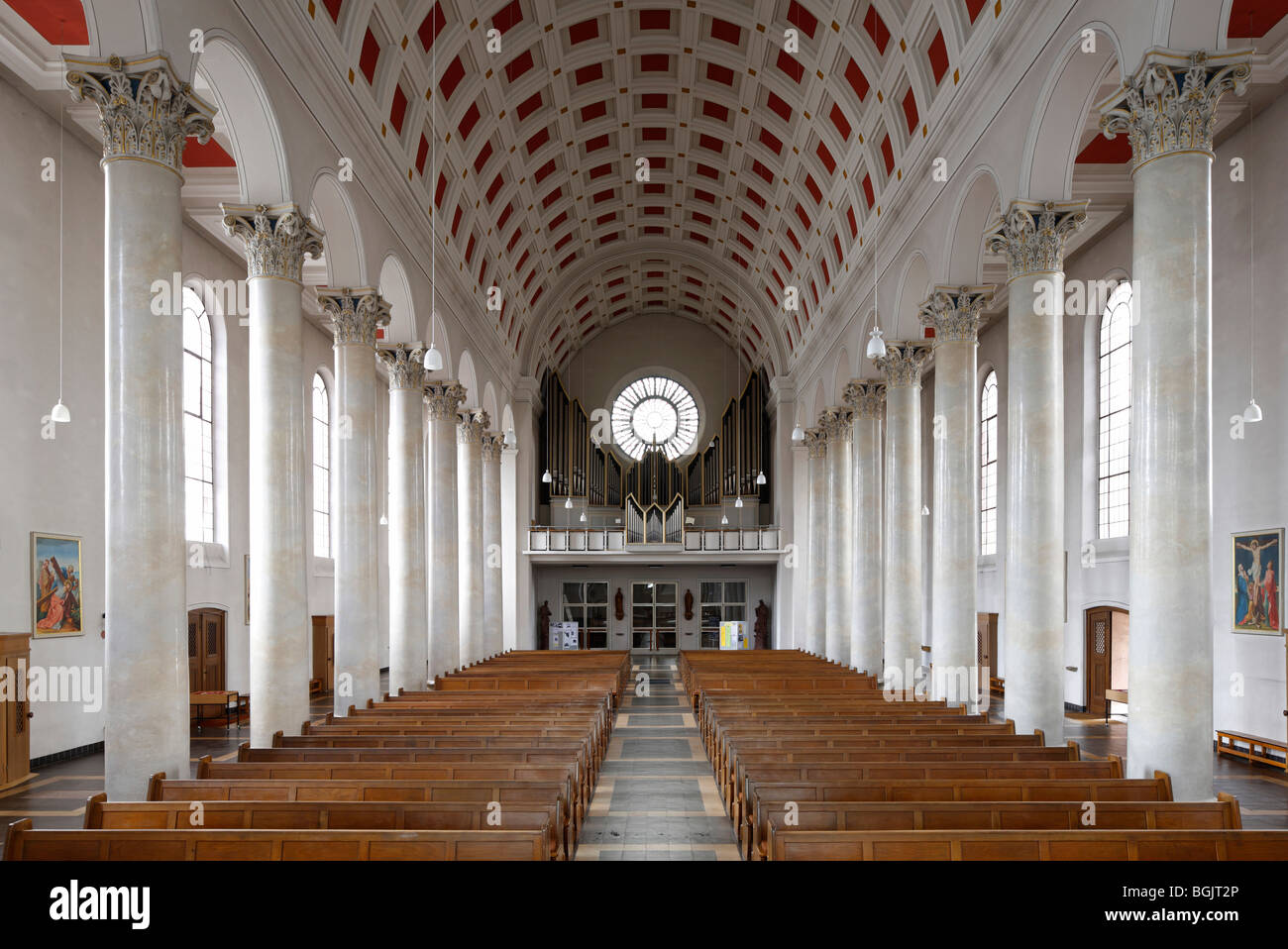 Bensheim, St. Georg, 1830 von Georg Moller erbaut, Wiederaufbau 1949-1953, Blick nach Westen Stock Photo