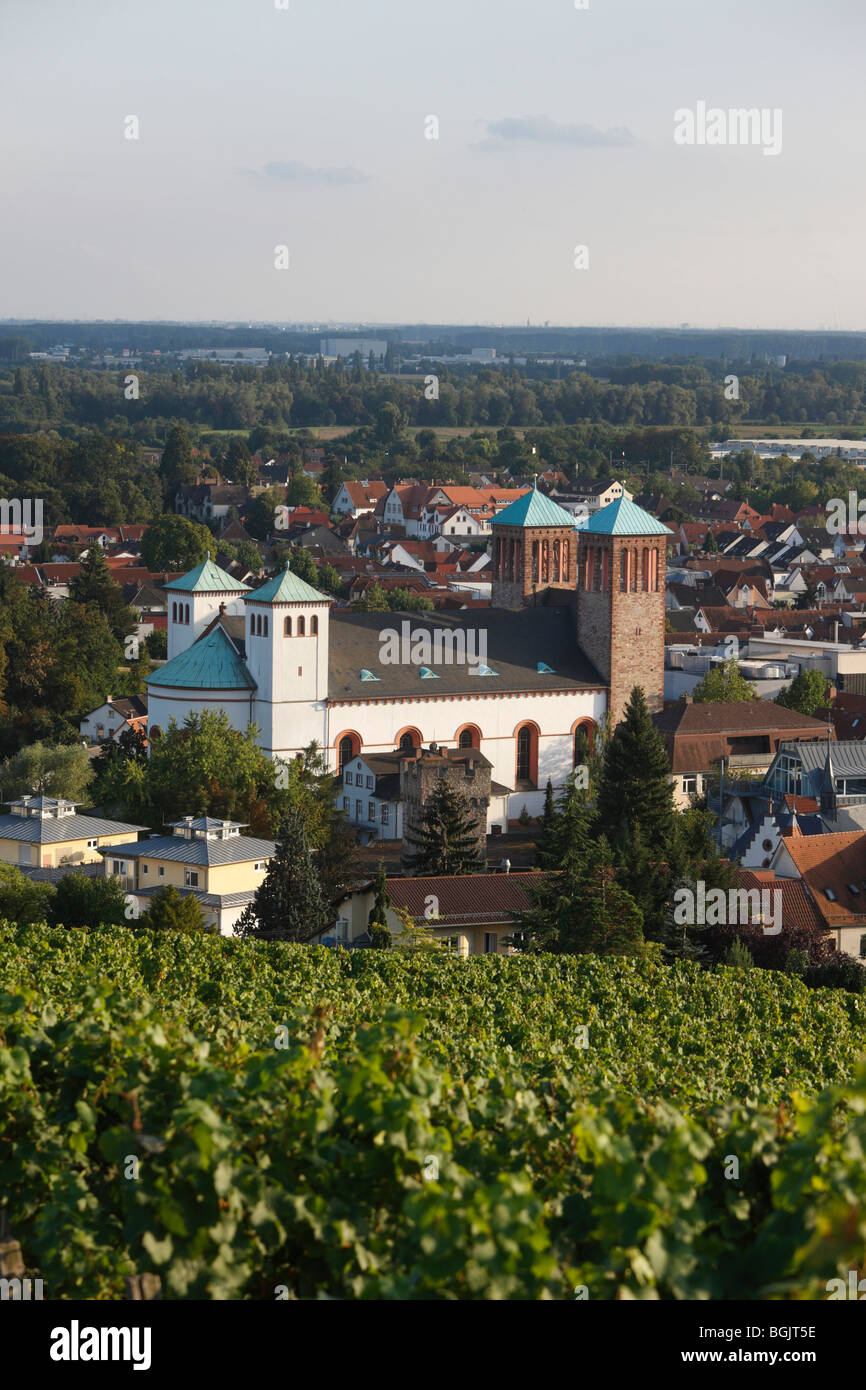 Bensheim, St. Georg, 1830 von Georg Moller erbaut, Wiederaufbau 1949-1953, Blick vom Kirchberg, Abends Stock Photo