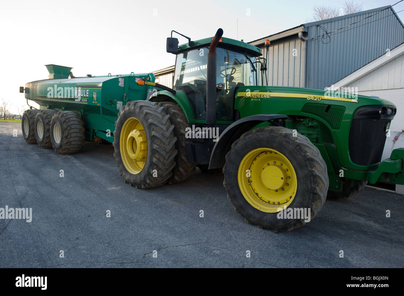 Manure spreader hi-res stock photography and images - Alamy