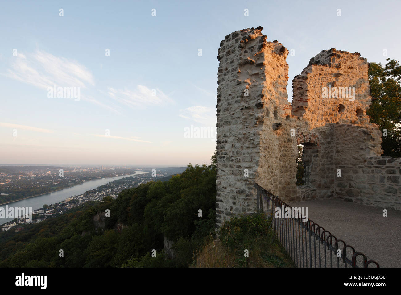 Königswinter, Burg Drachenfels, Blick auf den Rhein bis Bonn Stock Photo