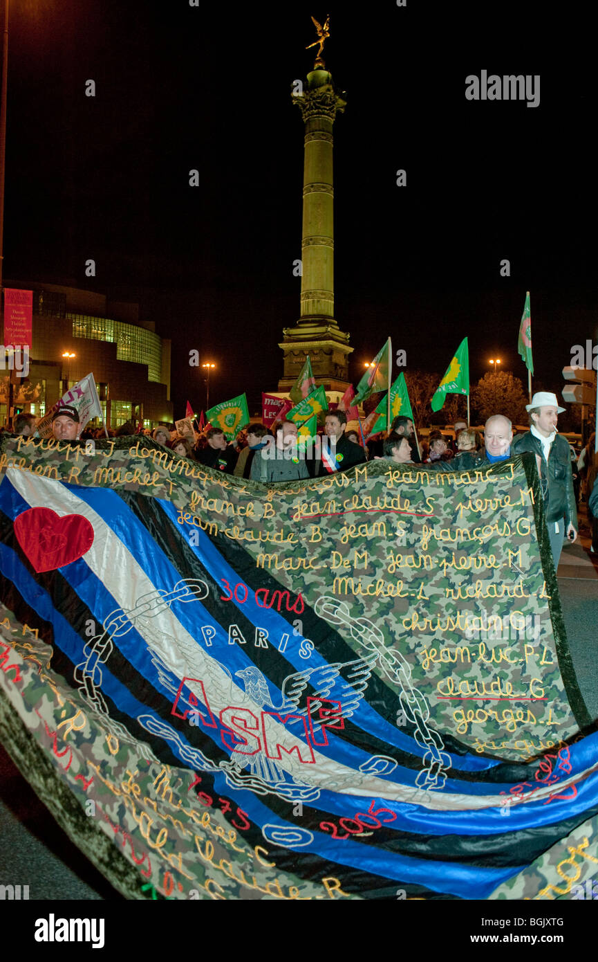 Paris, France, AIDS Activists of Act Up-Paris and other Anti AIDS Groups, Protesting Against AIDS at December 1 AIDS Memorial Quilts on street Stock Photo