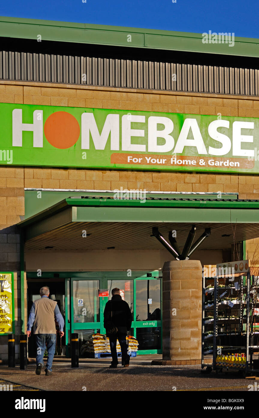 customers going into a homebase store Stock Photo