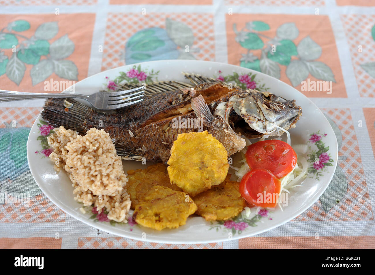Meal of freshly fried snapper, fried plantain & coconut rice at beach restaurant in old fishing village of La Boquilla, Colombia Stock Photo