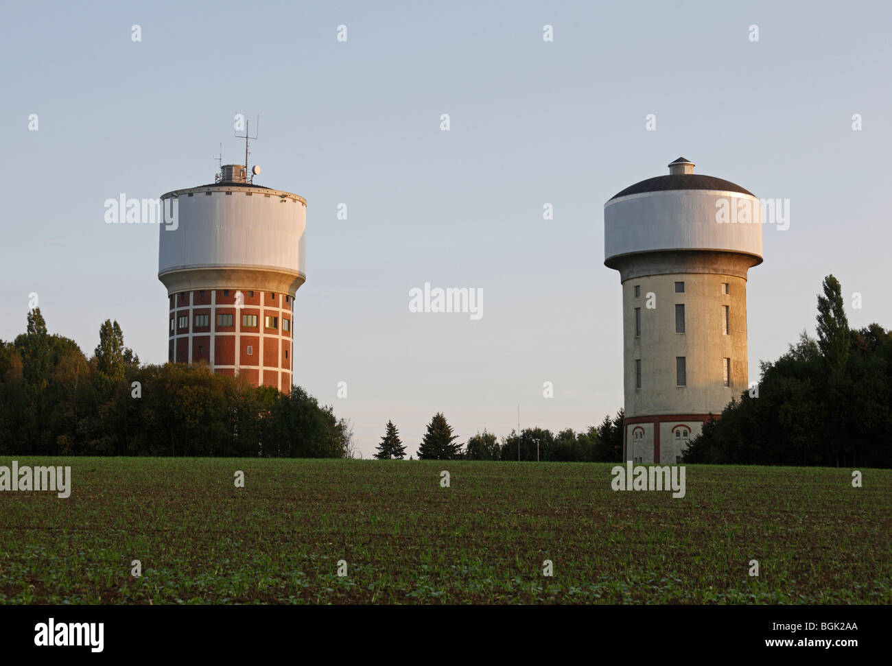 Hamm-Berge, Wassertürme am Hellweg, Rechts Turm WT2000 von 1907-1908, links  Turm WT3000 von 1915 Stock Photo - Alamy