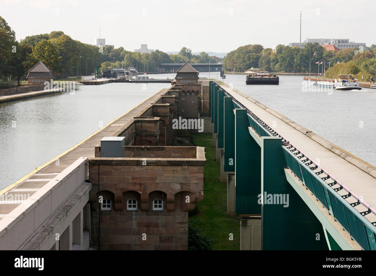 Minden, Wasserstraßenkreuz zwischen Mittellandkanal und Weser, Alte und Neue Kanalbrücke Stock Photo