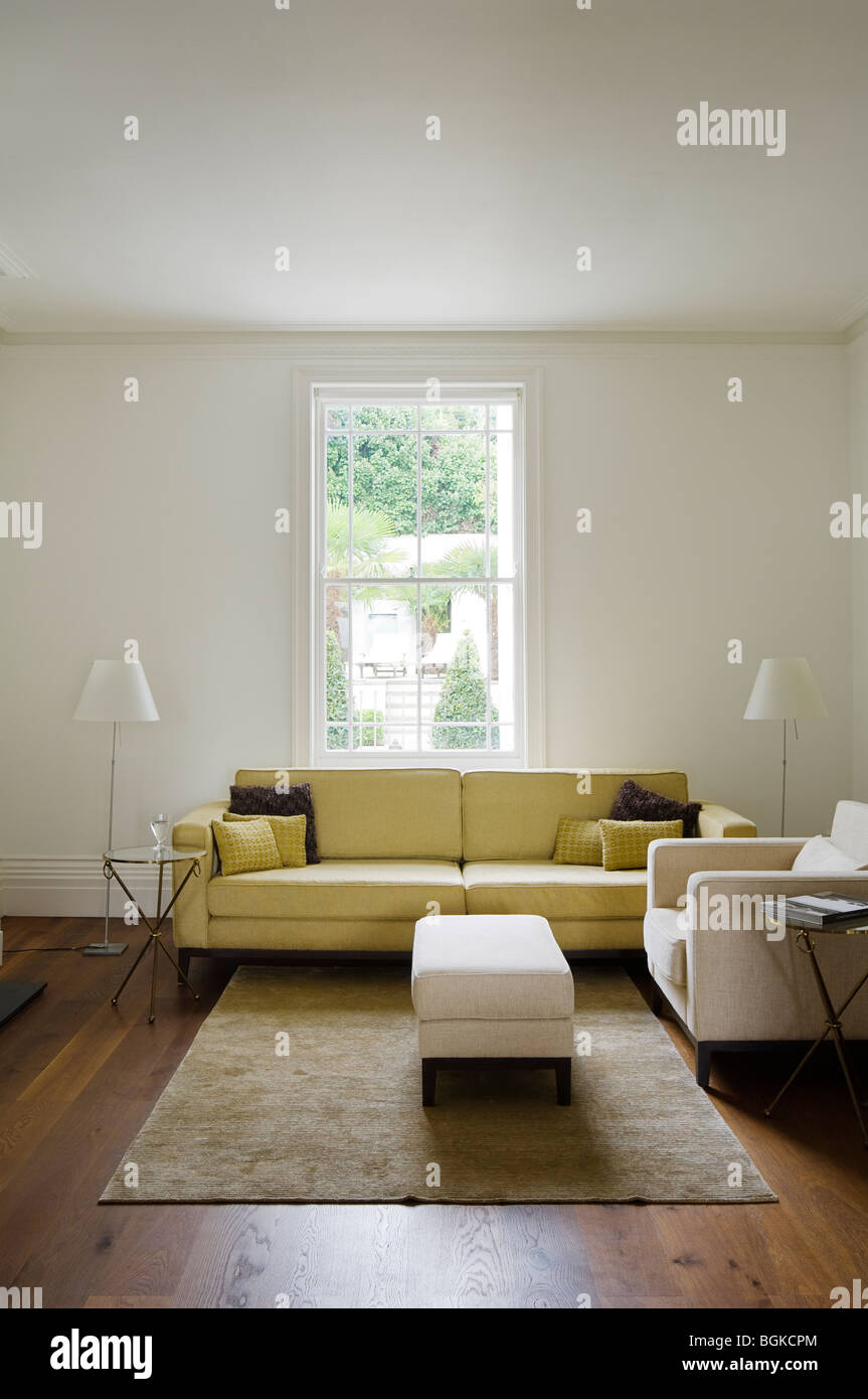 Yellow walls sofa hires stock photography and images Alamy