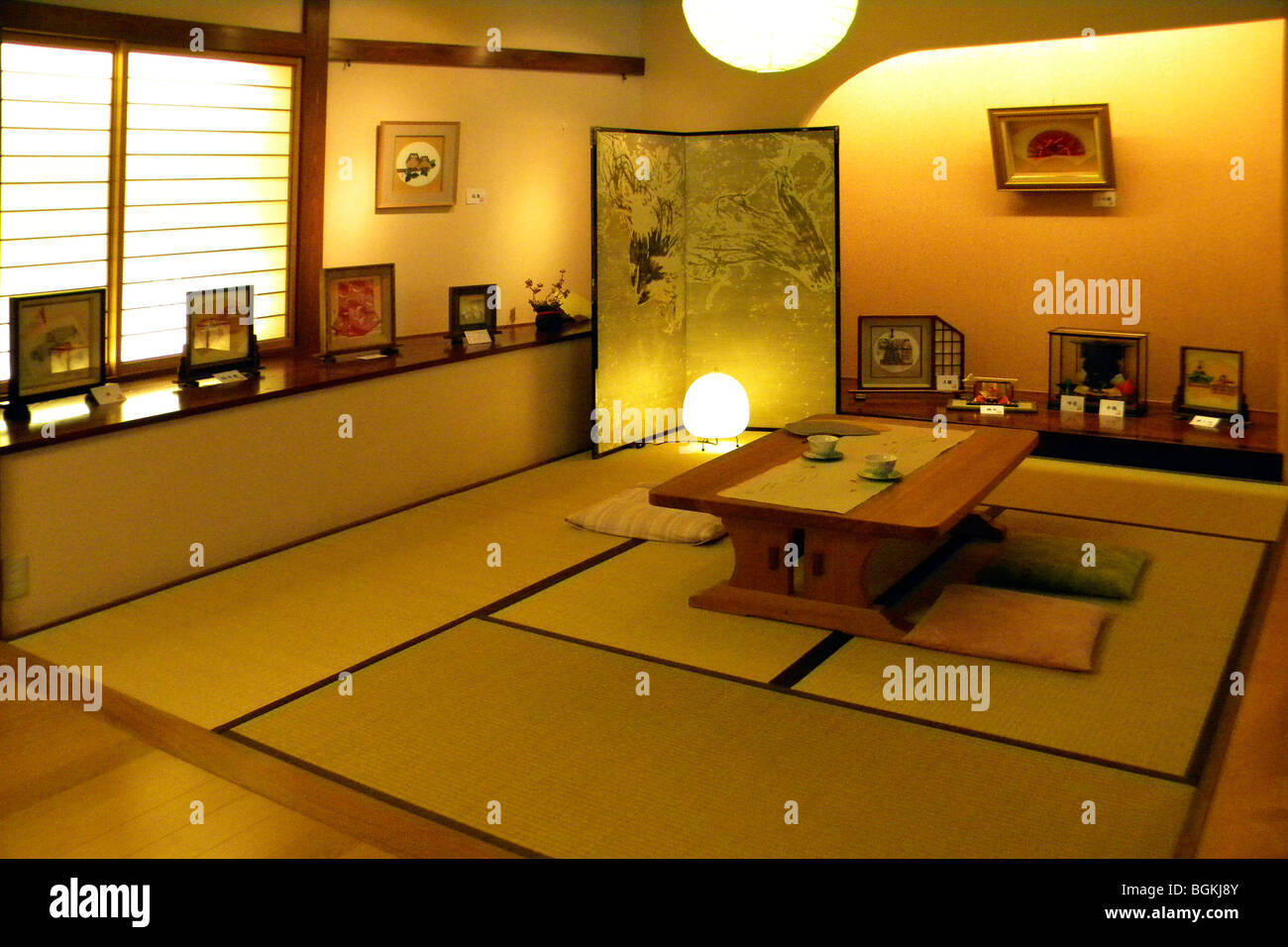 Traditional japanese house hi-res stock photography and images - Alamy