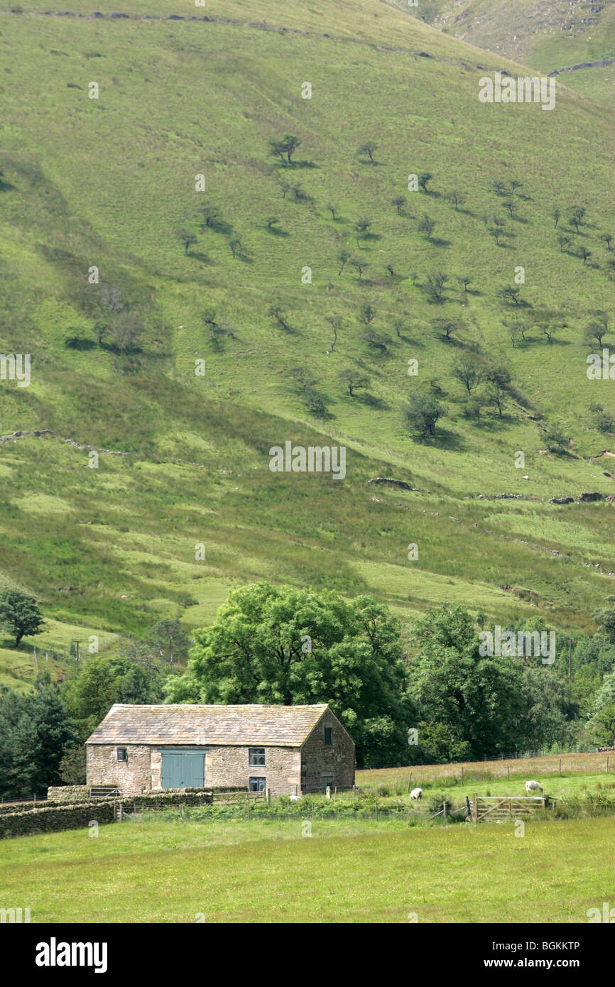 Old Barn In The Derbyshire Peak District Stock Photo Alamy