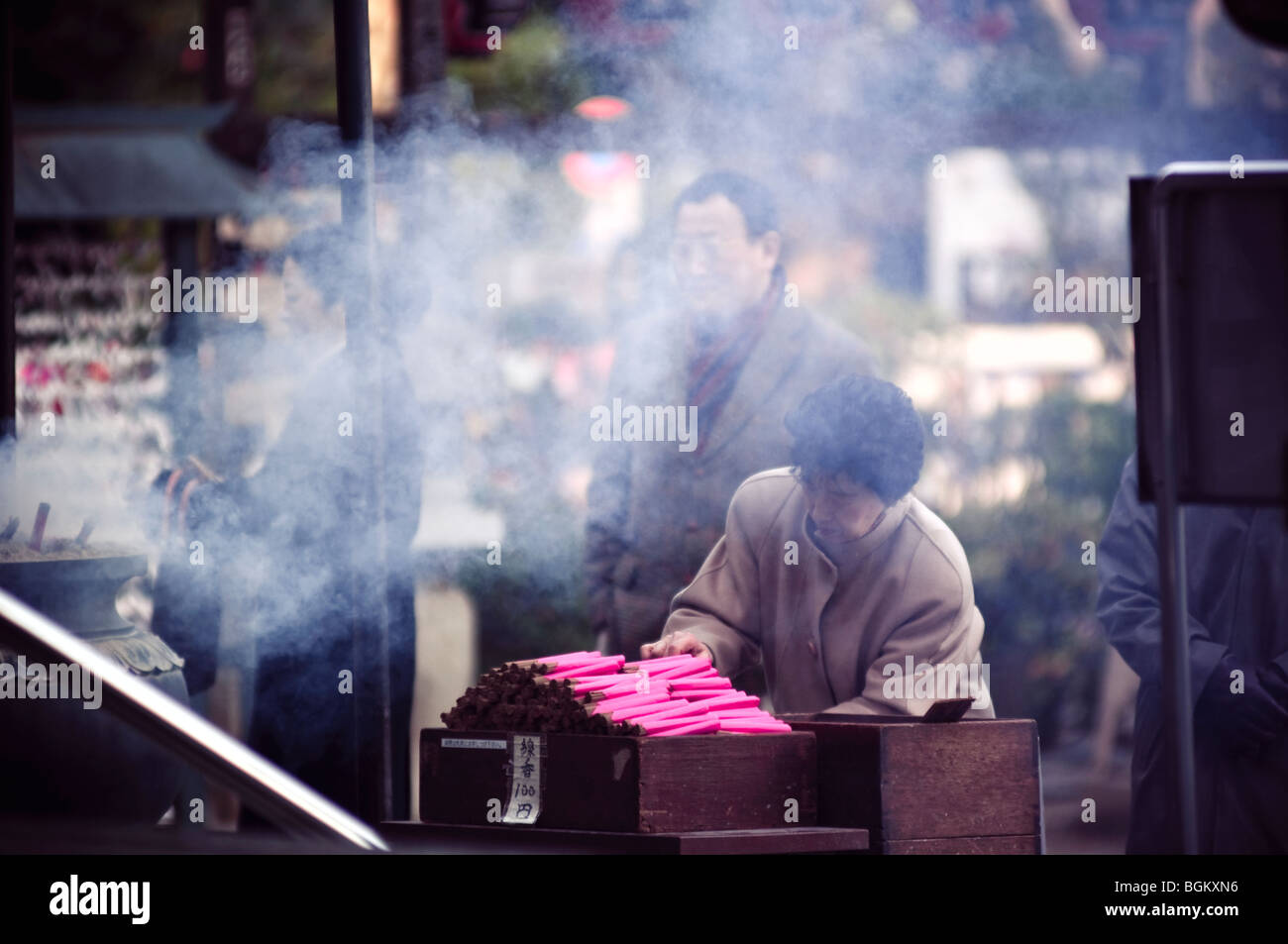 Incense smoke japan temple hi-res stock photography and images - Alamy