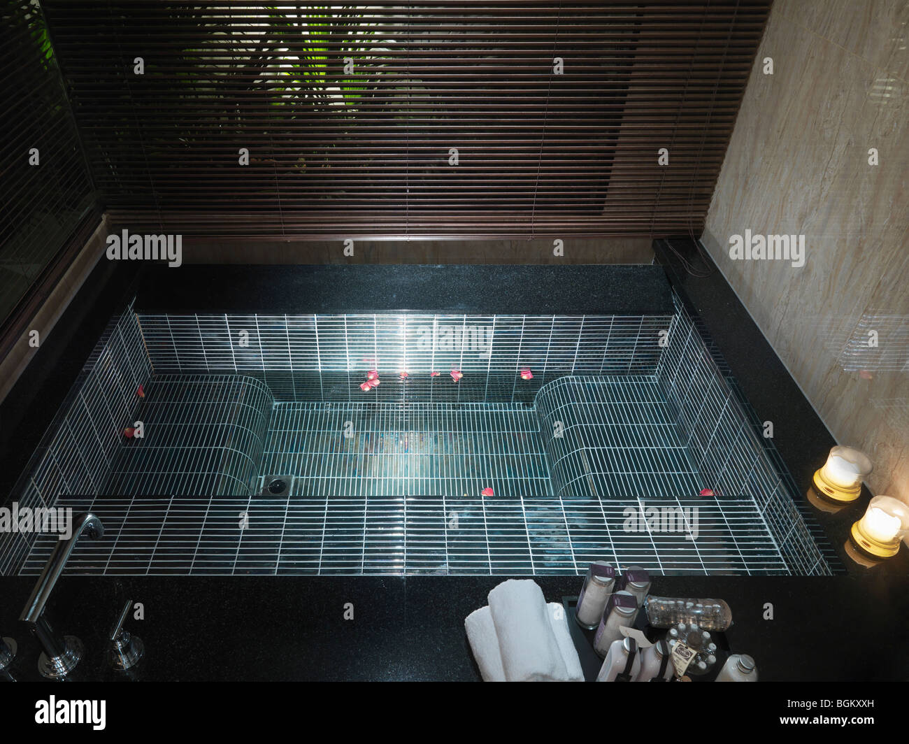 Corner bathtub hires stock photography and images Alamy