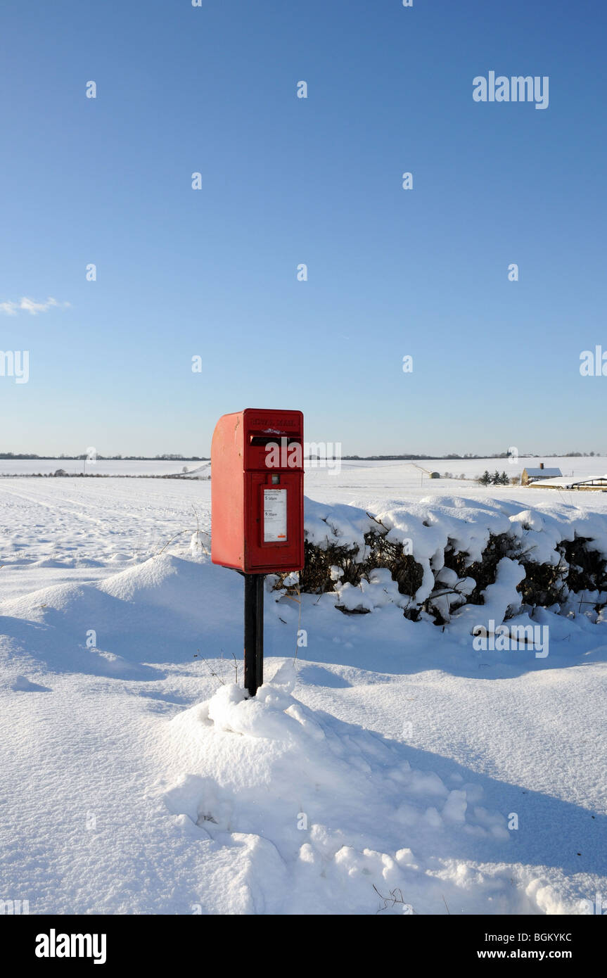 A remote postbox in the snow Stock Photo - Alamy