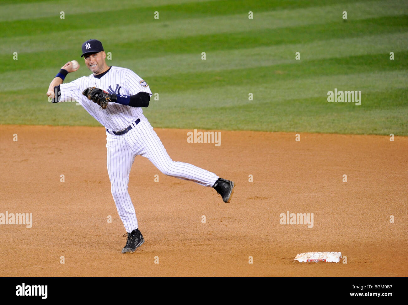 Derek Jeter #2 of the New York Yankees makes a throw to first base against the Minnesota Twins in Game Two of the ALDS Stock Photo