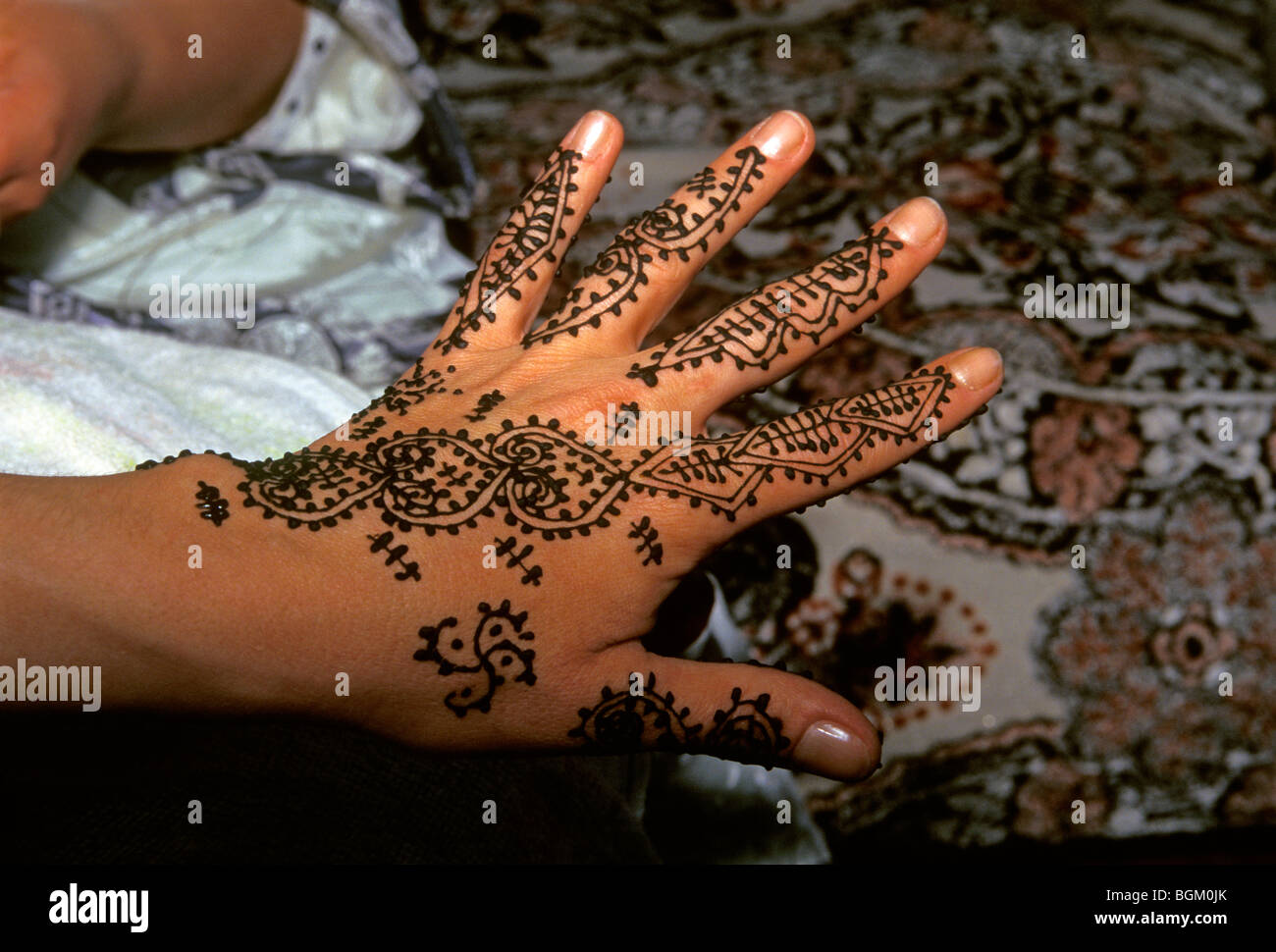 henna tattoo, henna, tattoo, tattoos, tatooing, hand, skin art, body art, medina, Fes el-Bali, city of Fez, Morocco Stock Photo