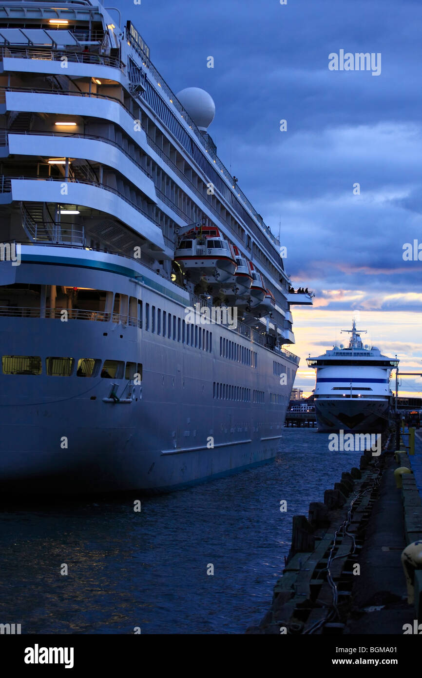 Ships Lifeboats High Resolution Stock Photography And Images Alamy