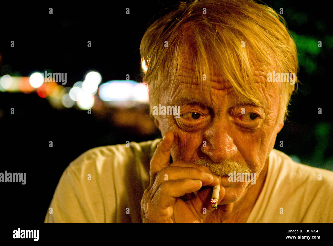 Cigarette solo hi-res stock photography and images - Alamy, image size:1300x960