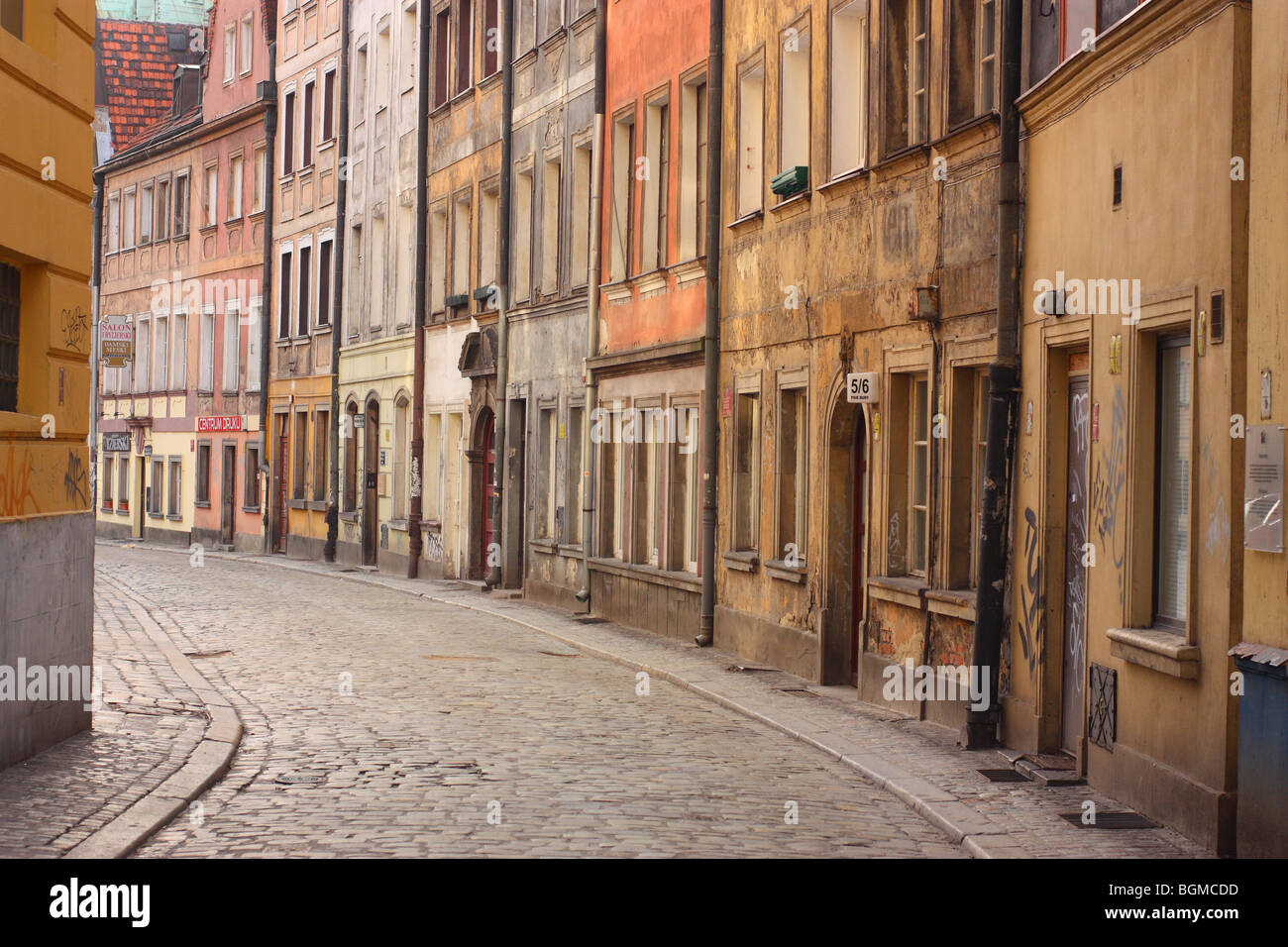 Wroclaw Old Market Psie Budy street historical tenement houses Stock Photo  - Alamy