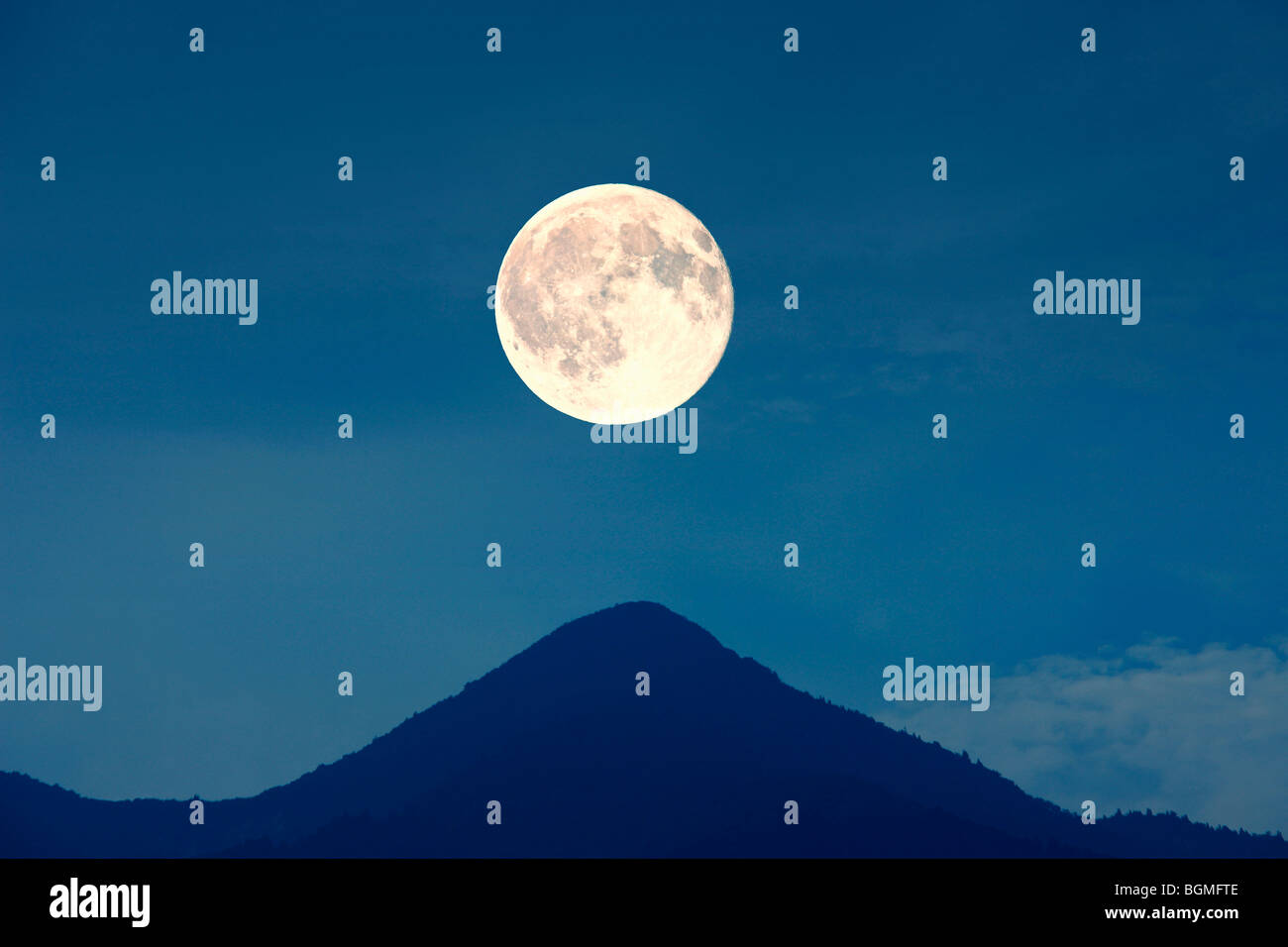 Full moon hi-res stock photography and images - Alamy