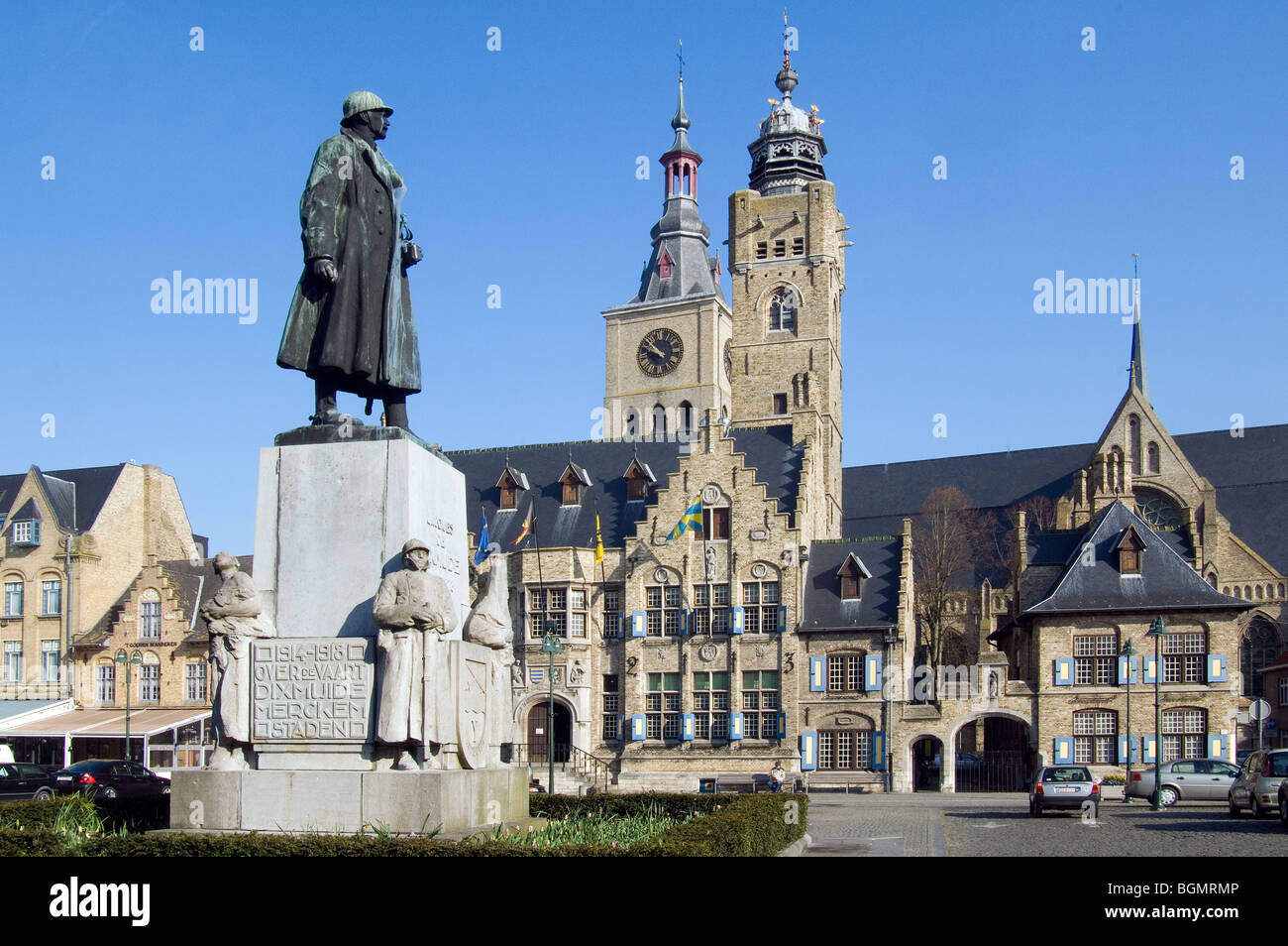 Market square with statue of WW1 General Baron Jacques, town hall, belfry and the Saint Nicholas church, Diksmuide, Belgium Stock Photo