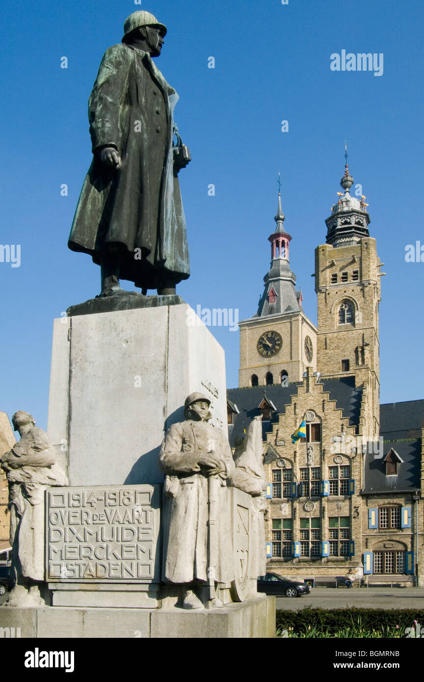 Market square with statue of General Baron Jacques, town hall, belfry and the Saint Nicholas church, Diksmuide, Belgium Stock Photo